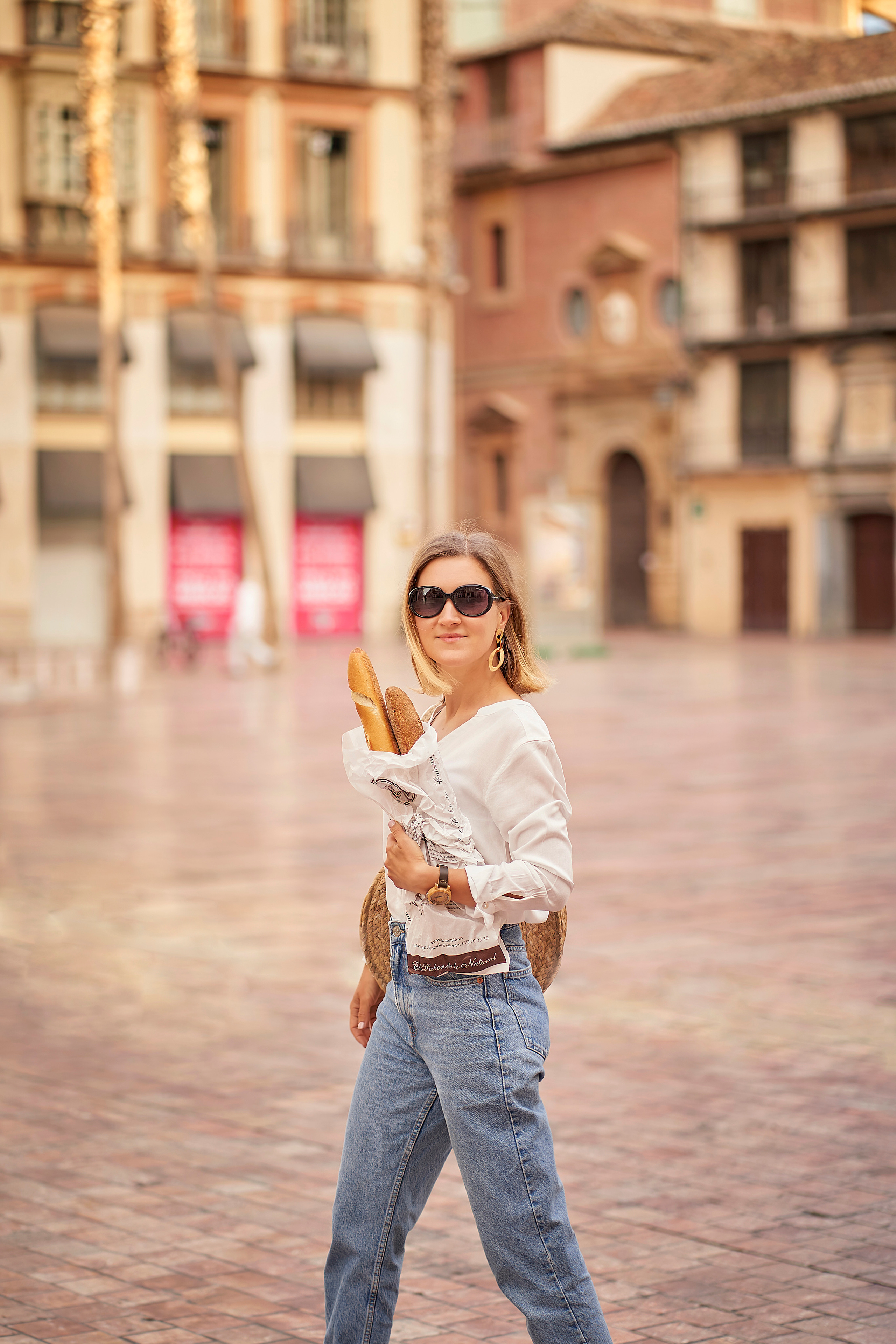 Suzanna street photo. Fotógrafo de bodas y familias en España, Málaga, Marbella