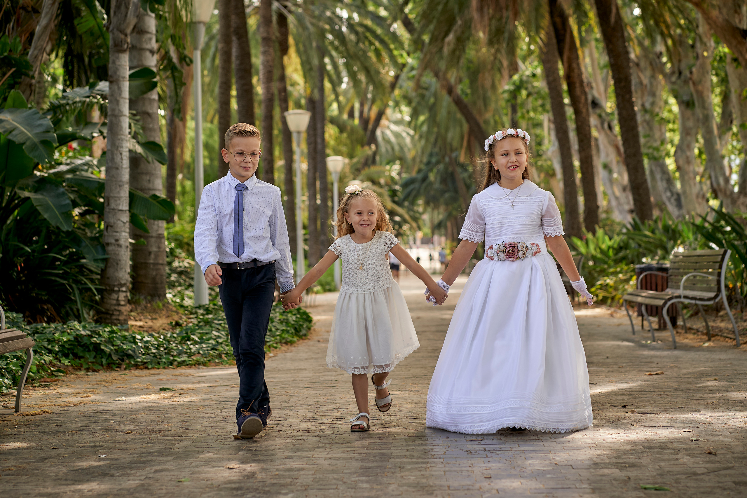 Ilya y Karolina comuñon. Fotógrafo de bodas y familias en España, Málaga, Marbella