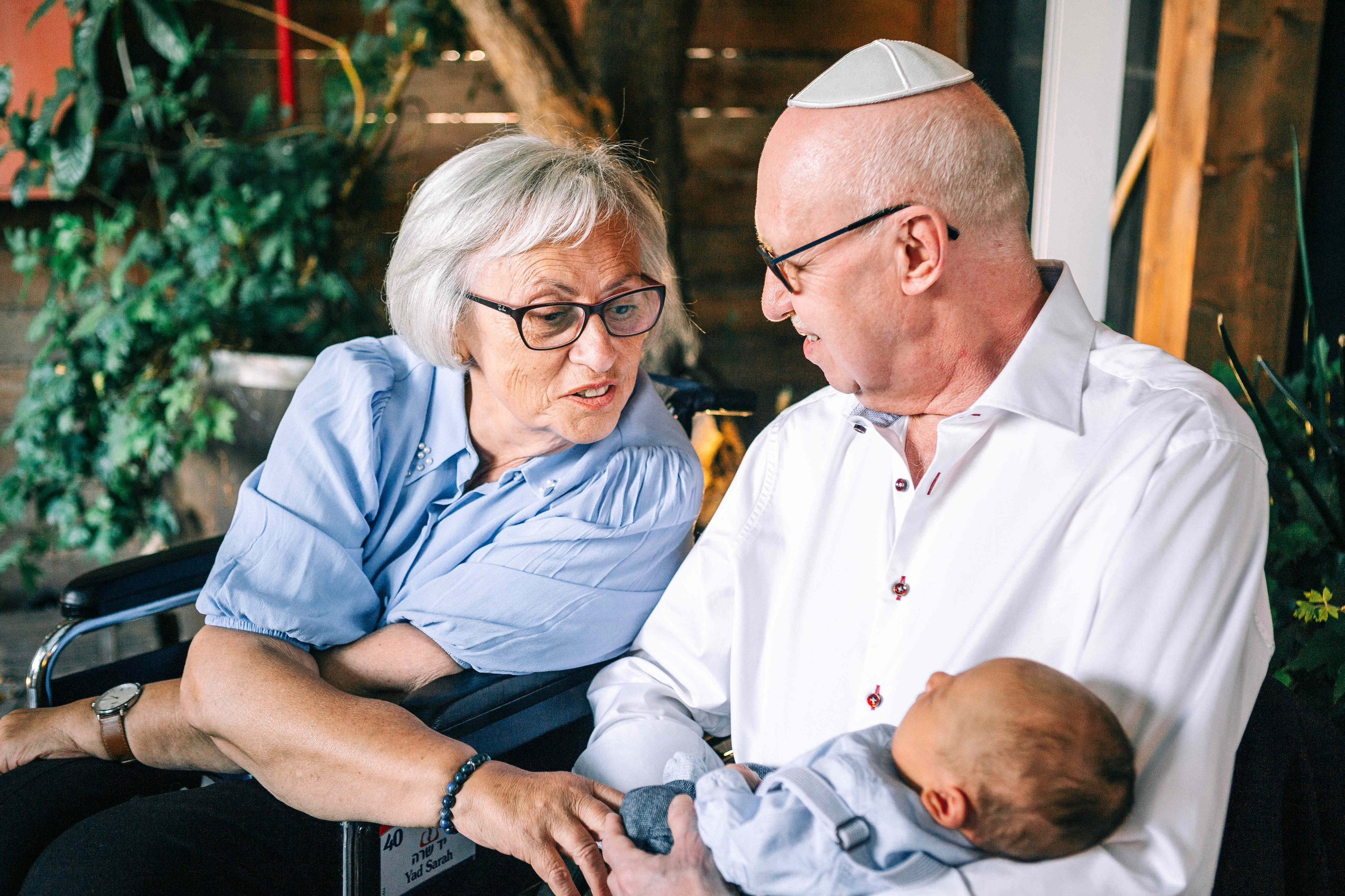 BRIT MILA (BIG EVENT). PHOTOGRAPHER IN ISRAEL