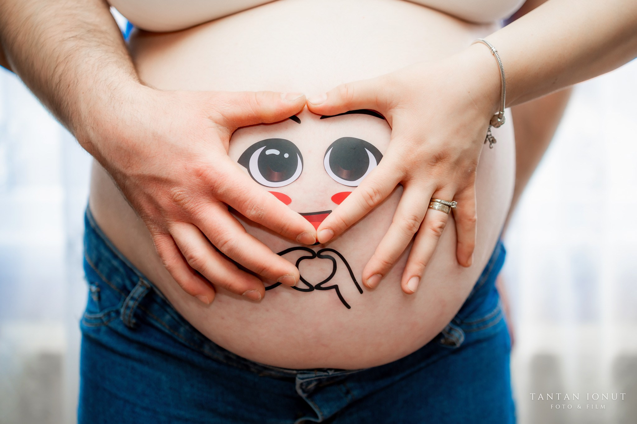 Sedinta foto maternitate acasa cu Ionela si Cosmin. TANTAN IONUT FOTO & FILM