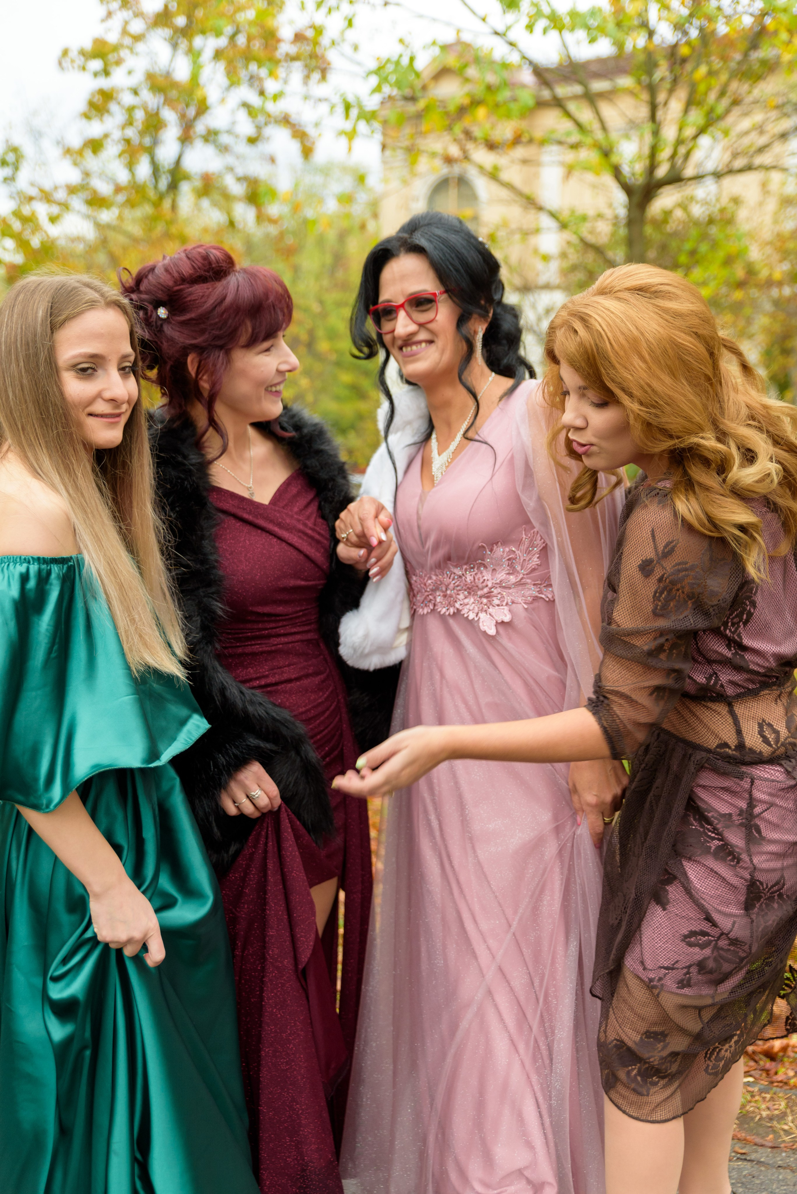 Wedding photo shoot, Bucharest wedding photographer, wedding photos at Cutitul de Argint Park