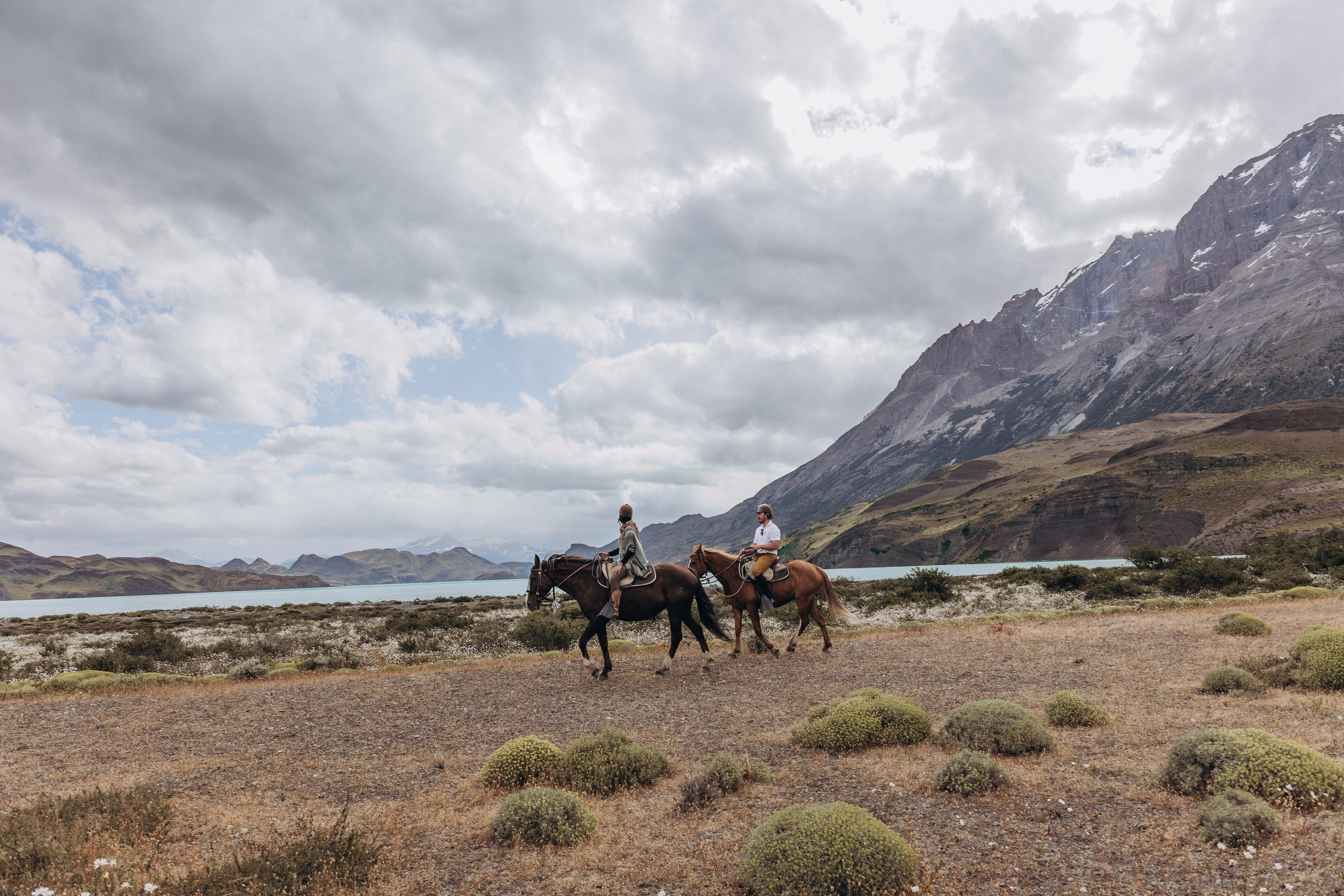 T+C. Elopement in Patagonia. Fotógrafa familiar Santiago y Chile Anna Almazova