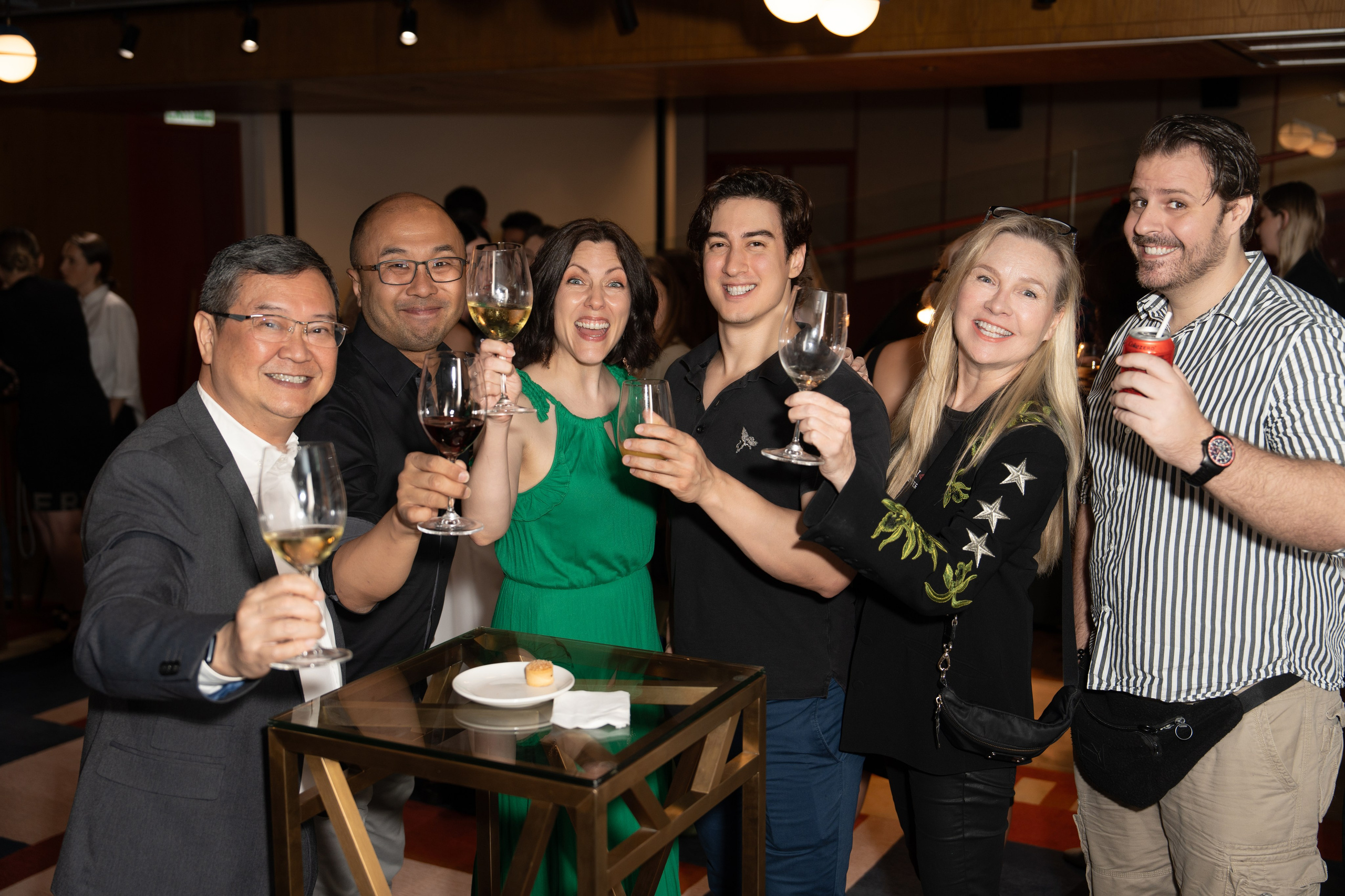 KRISP. PRODUCTION MOVIE PREMIER. ФОТОГРАФ В ГОНКОНГЕ (СВАДЬБЫ, FASHION, СЕМЕЙНЫЕ, МЕРОПРИЯТИЯ, ФОТОПРОГУЛКИ)