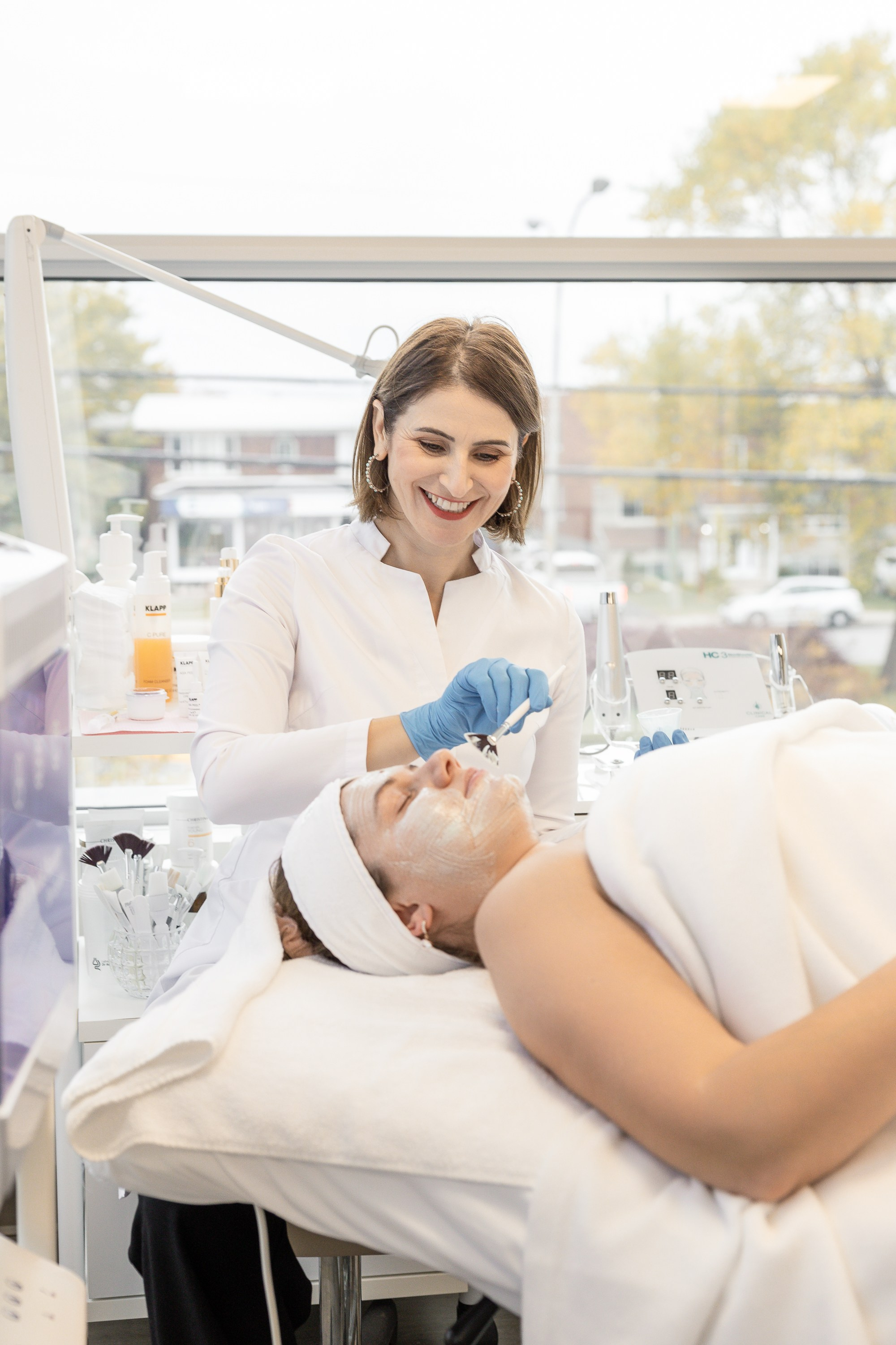 Violeta Sili, Esthéticienne/Beautician