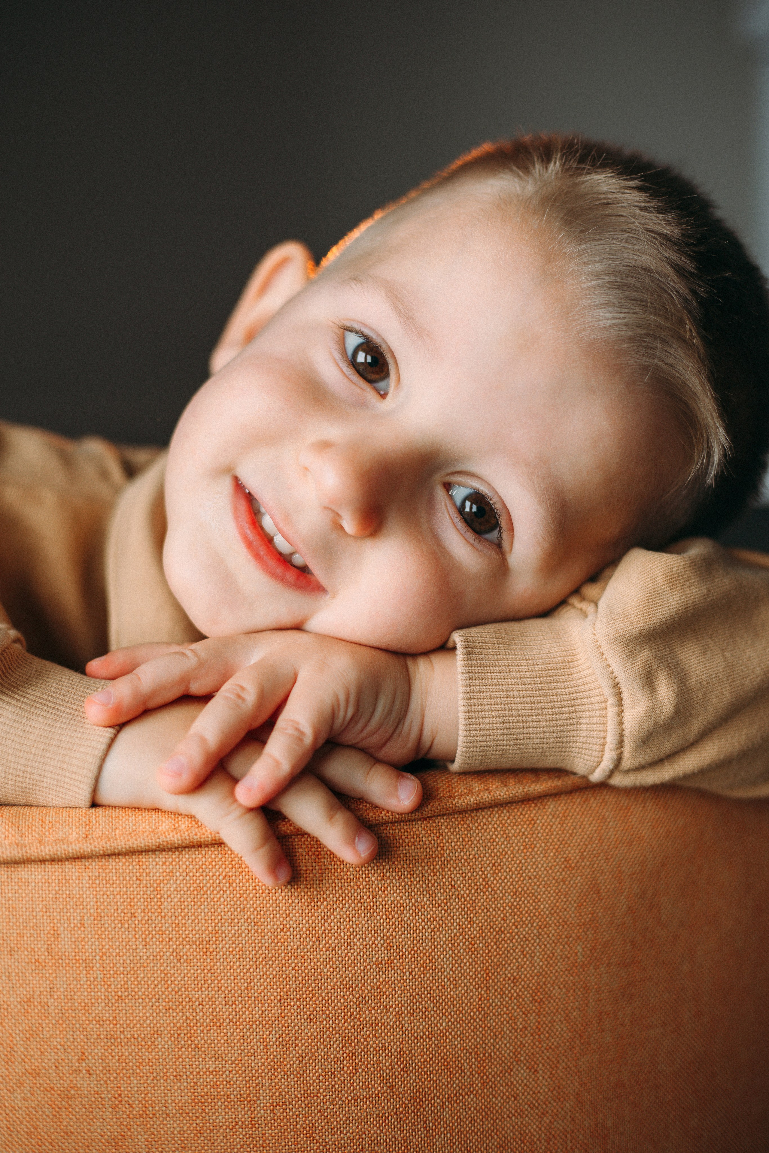 Ședințe foto de familie în Oradea realizate de Katsiaryna Ciortan. Fotograf de familie în Oradea Katsiaryna Ciortan