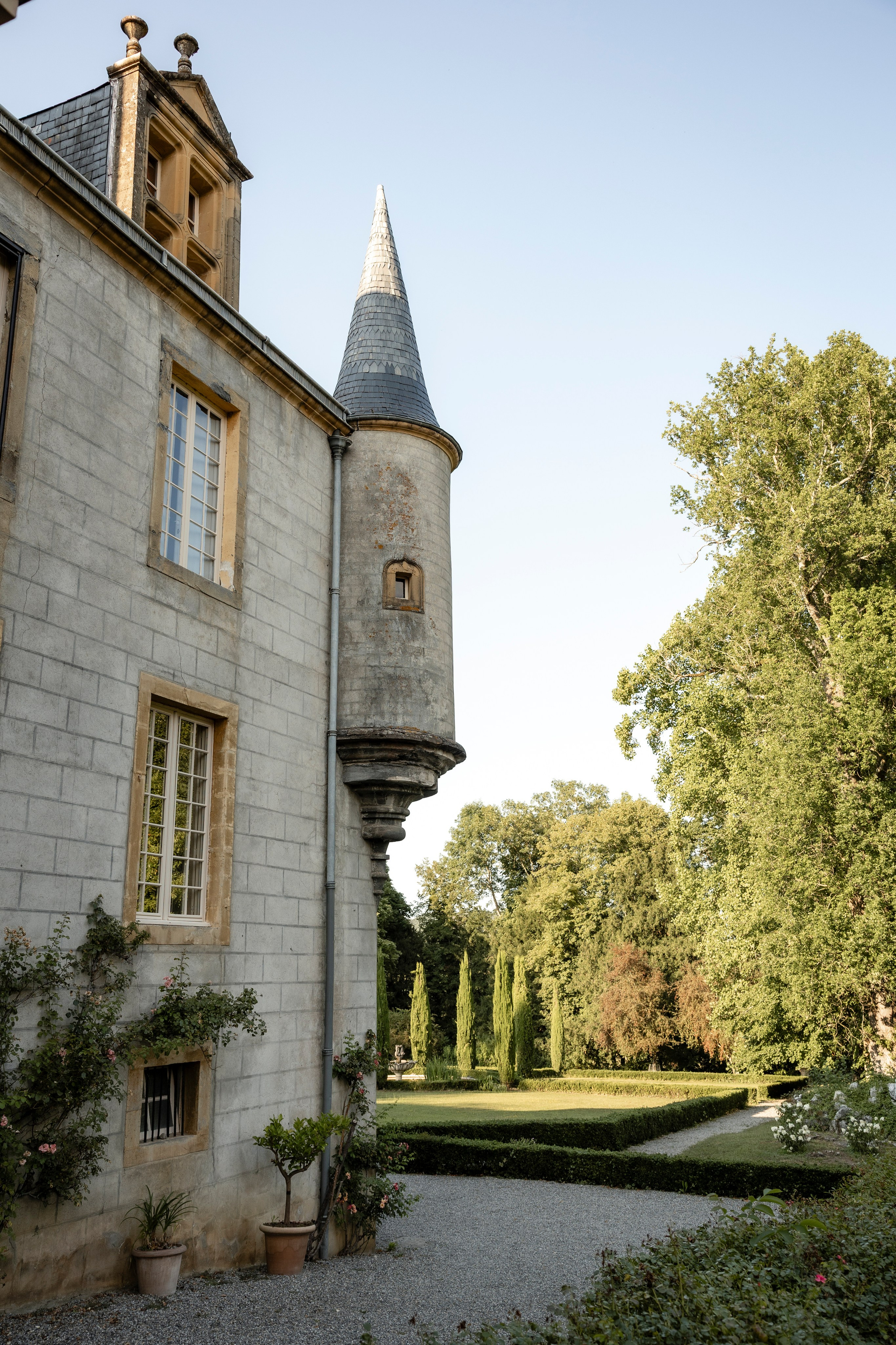 Château Elopement in Occitanie — Château Bagen | Southwest France. Eugénie Smirnova — Wedding & Elopement Photographer in Southwest France