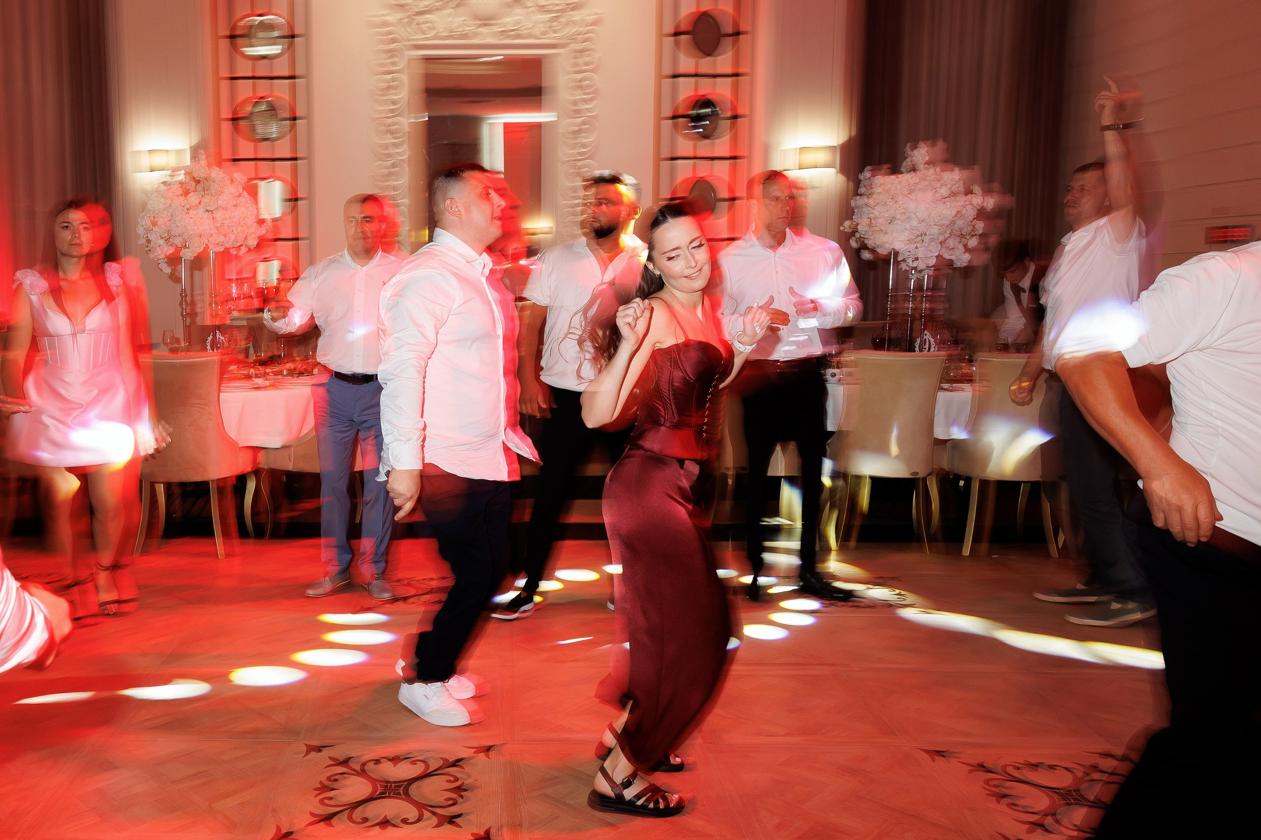 Eugen & Livia — Grand Elysee — Wedding Day. Servicii Foto și Video 067188353