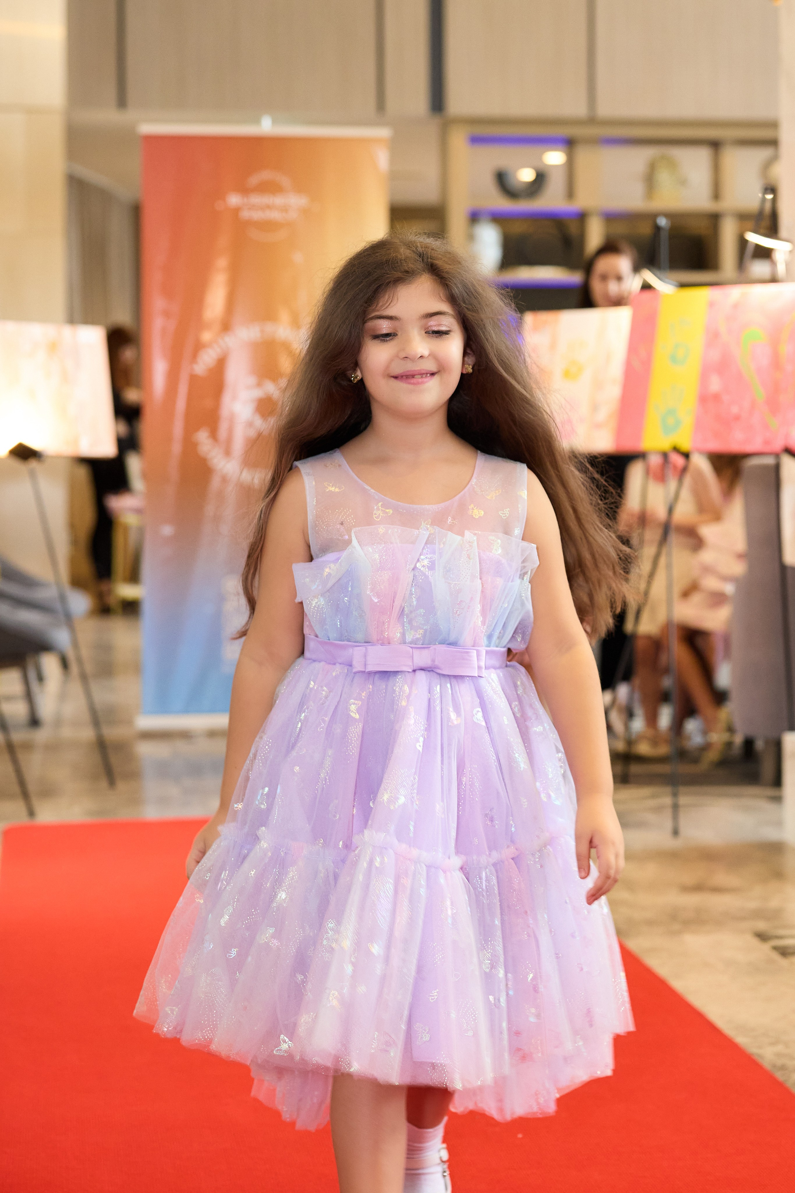 Авторская благотворительная художественная выставка Дианы Бортник. Фотограф Юлия Маковеева