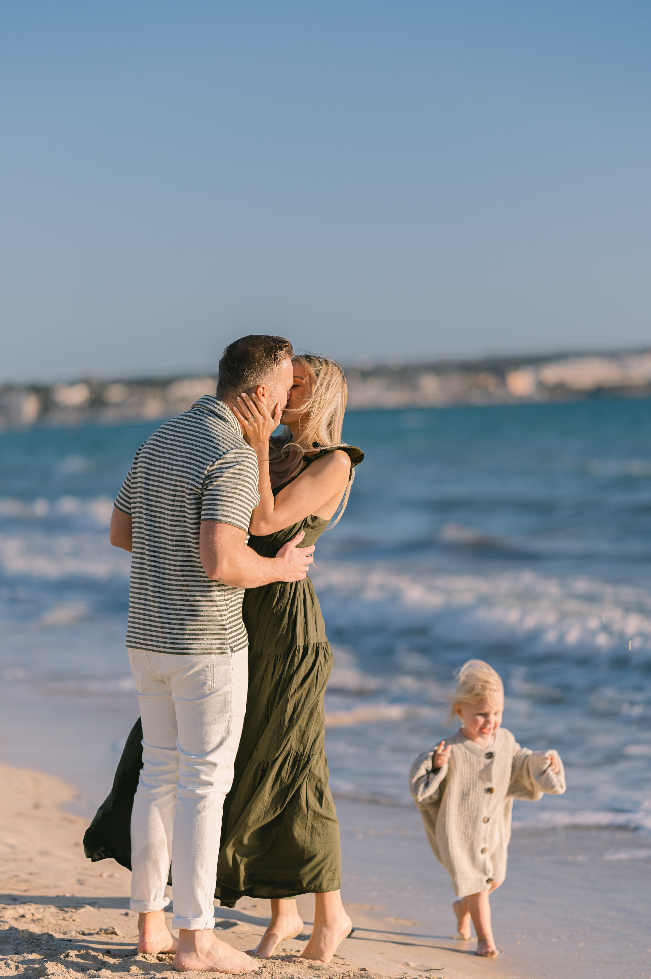 Family & Couple Photoshoot Mallorca S’Arenal Beach — Sunset Session. Photographer in Mallorca