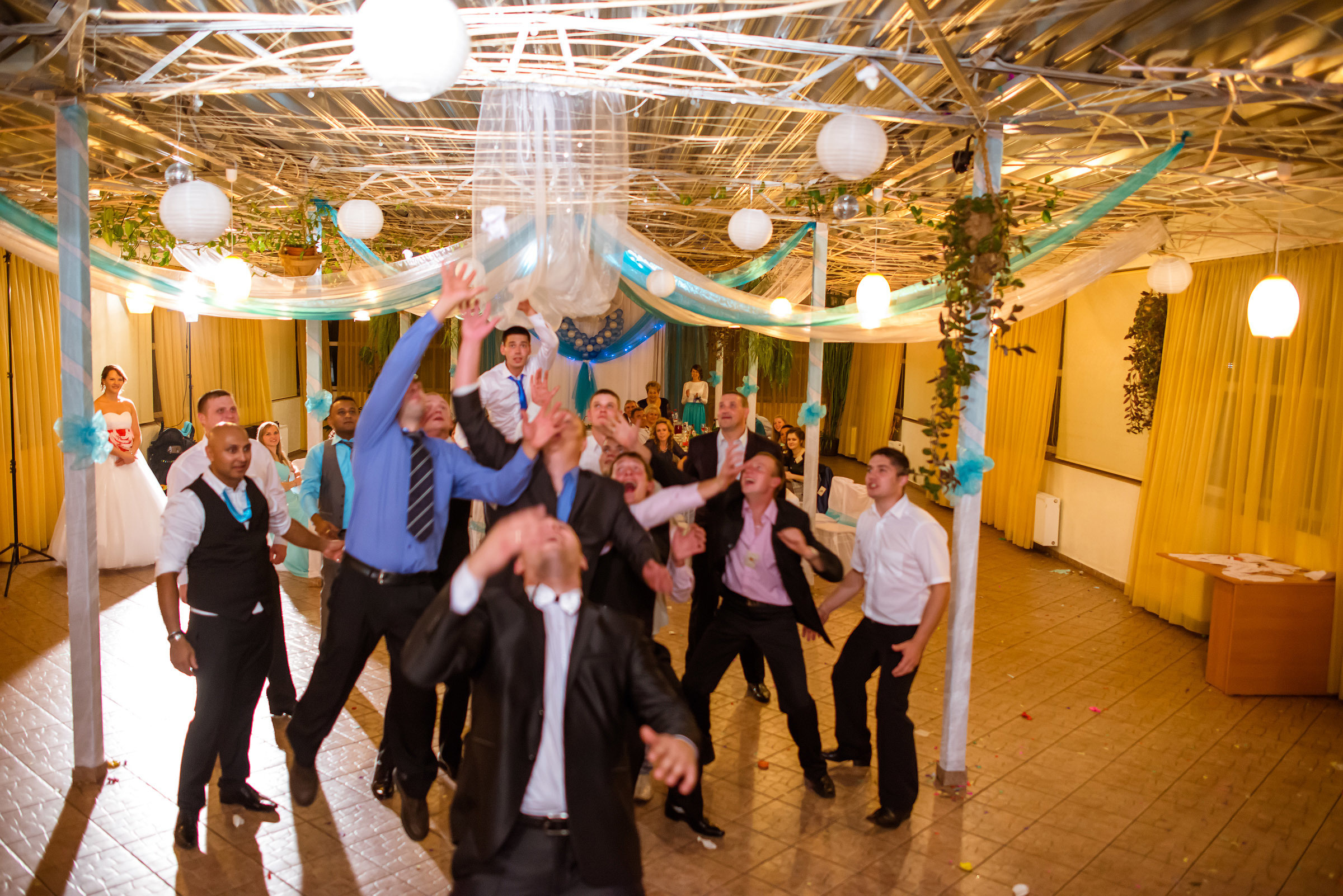 Съемка свадьбы в Ротко Центре. Фотограф Ромуальд Рубенис и Артемий Сташанс