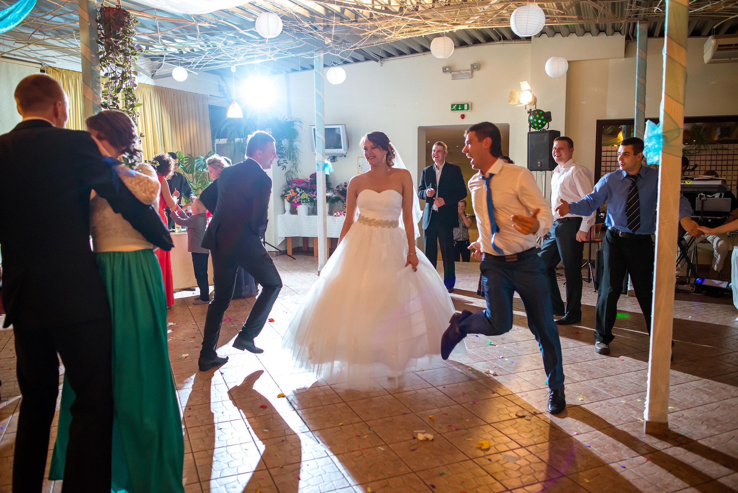 Съемка свадьбы в Ротко Центре. Фотограф Ромуальд Рубенис и Артемий Сташанс