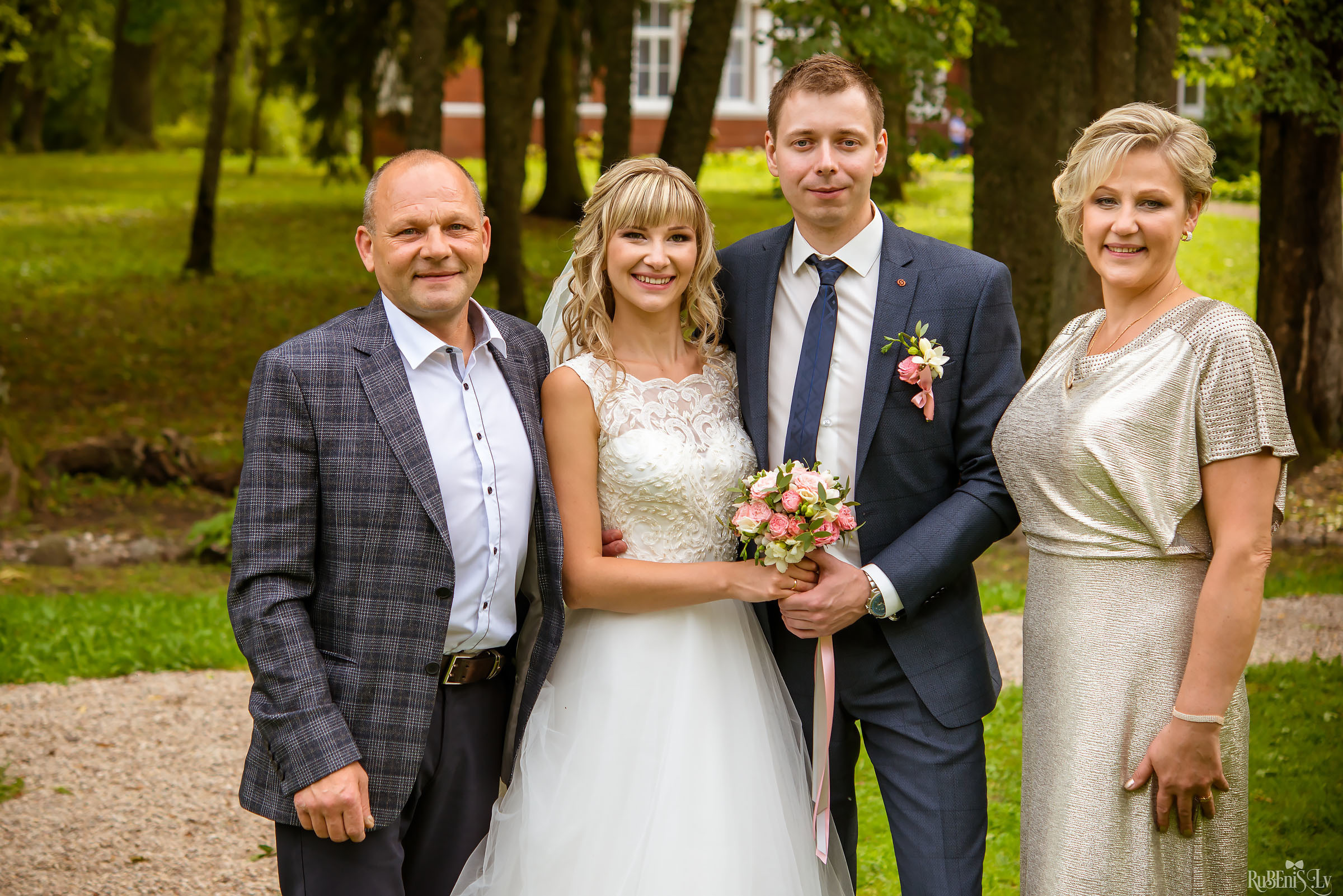 Ольга и Вадим. Фотограф Ромуальд Рубенис и Артемий Сташанс