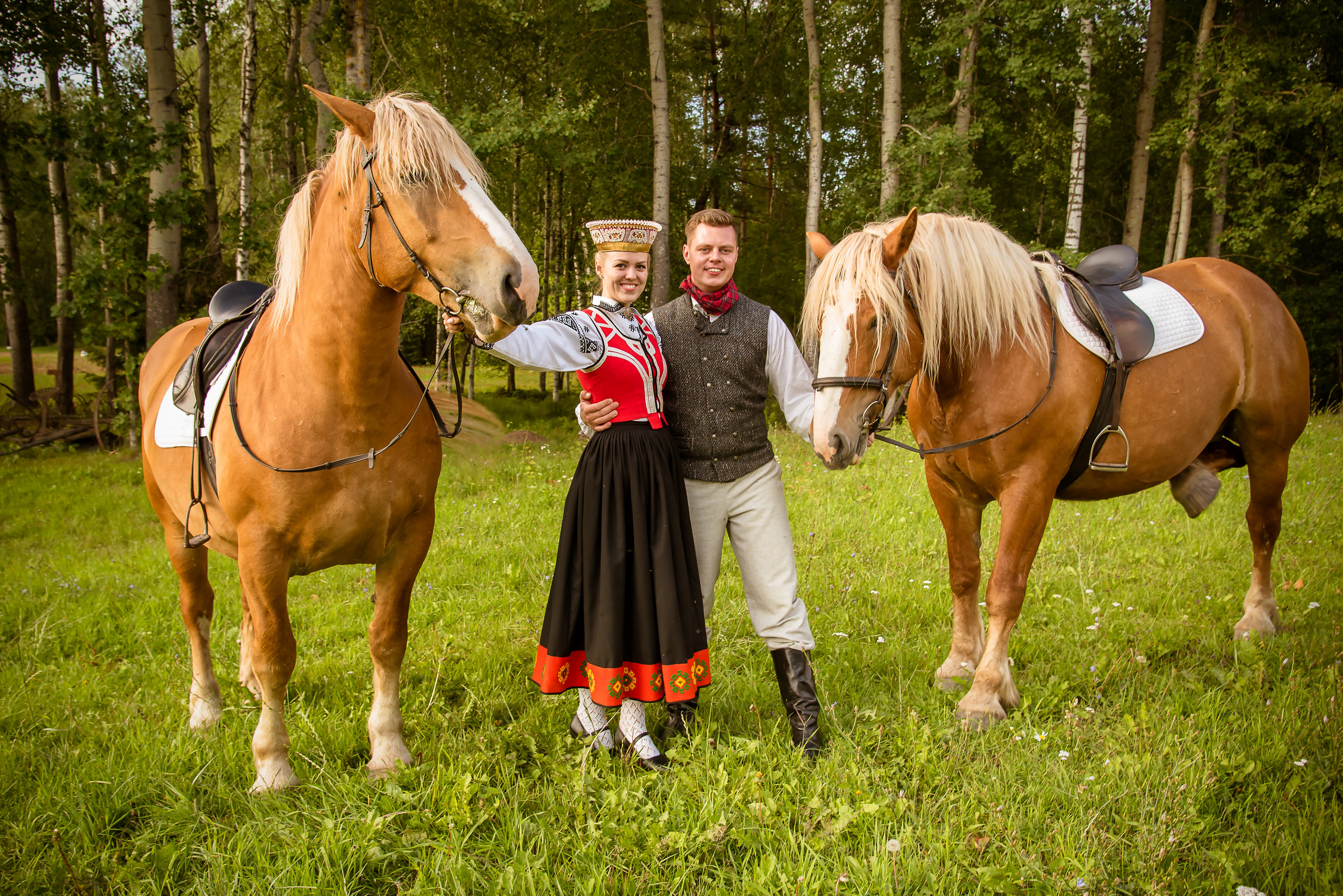 Фотосет на лошадях в Клаюми. Фотограф Ромуальд Рубенис и Артемий Сташанс