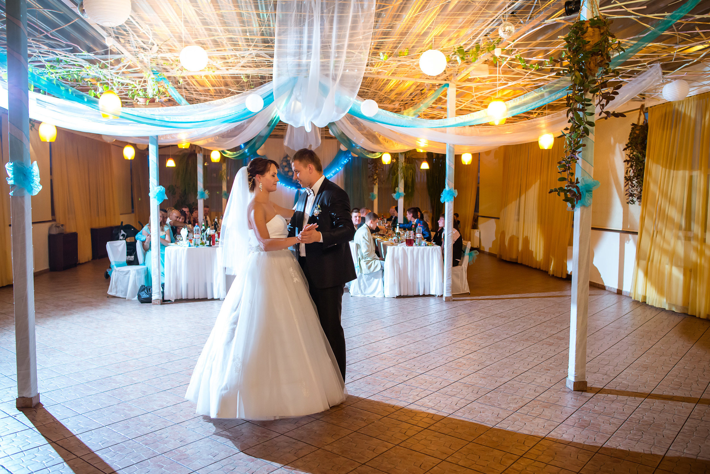 Съемка свадьбы в Ротко Центре. Фотограф Ромуальд Рубенис и Артемий Сташанс