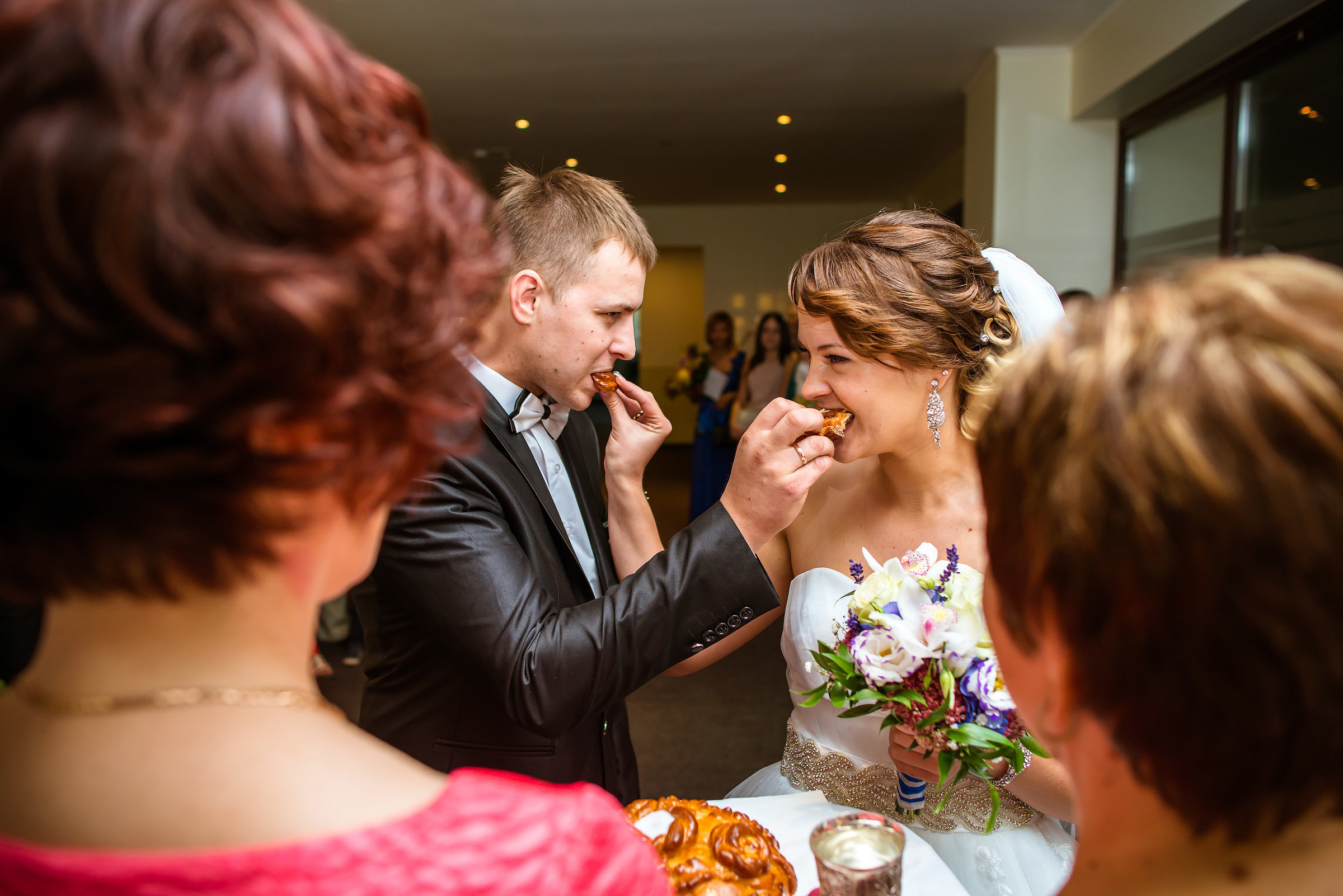 Съемка свадьбы в Ротко Центре. Фотограф Ромуальд Рубенис и Артемий Сташанс