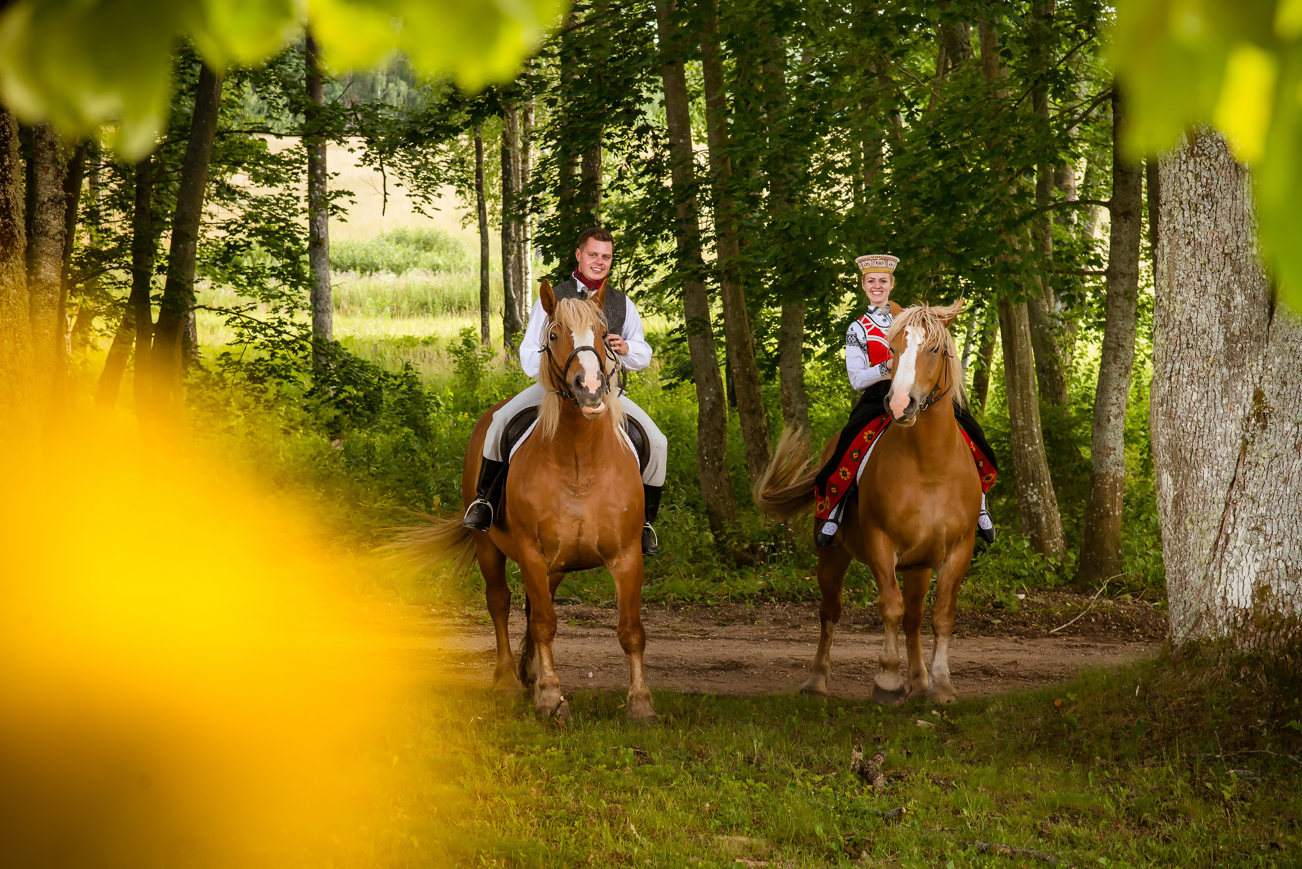 Фотосет на лошадях в Клаюми. Фотограф Ромуальд Рубенис и Артемий Сташанс