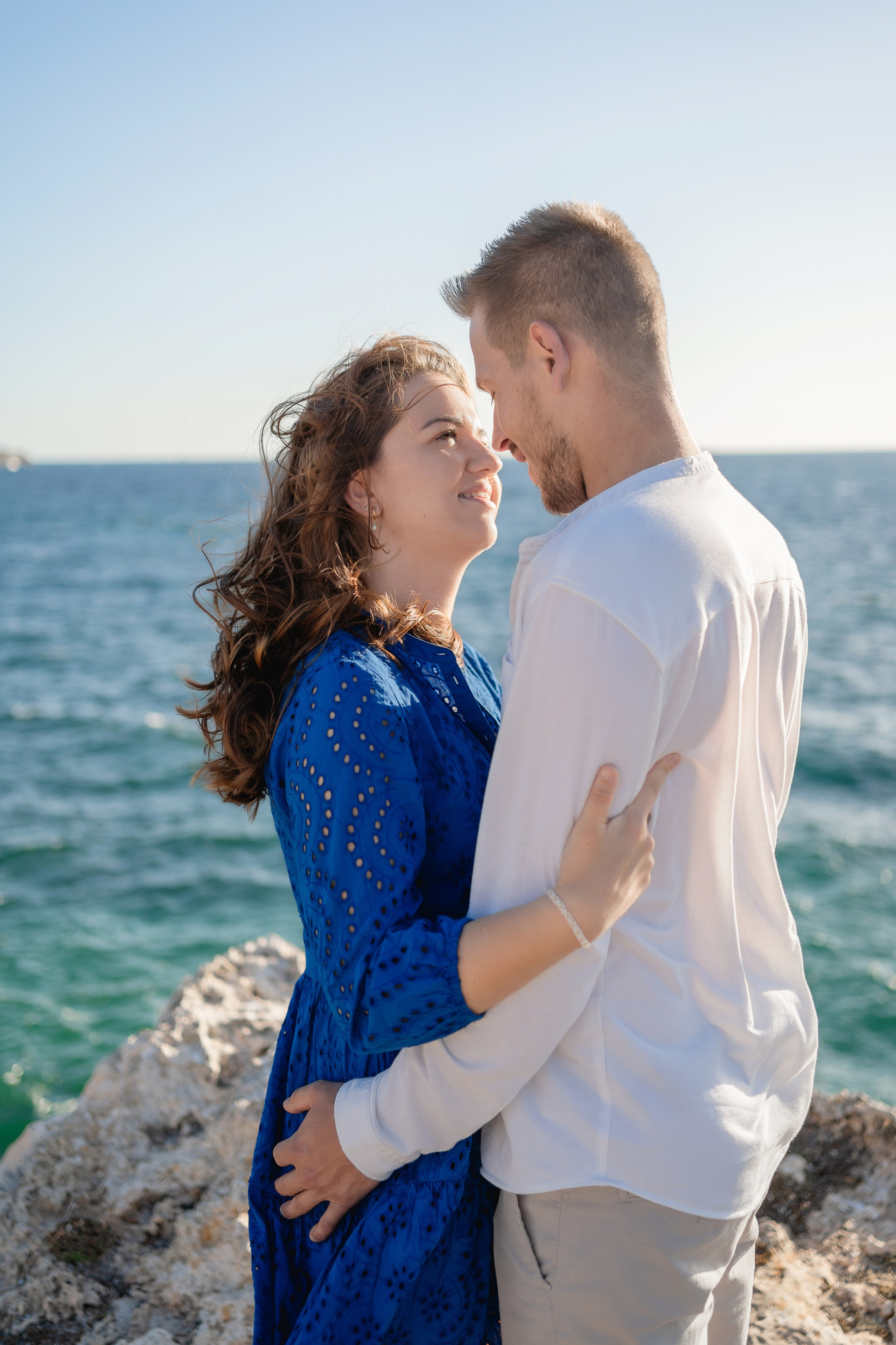 Romantischer Heiratsantrag auf Mallorca – Überraschung am Meer. Deine Fotografin auf Mallorca für Familien und Business