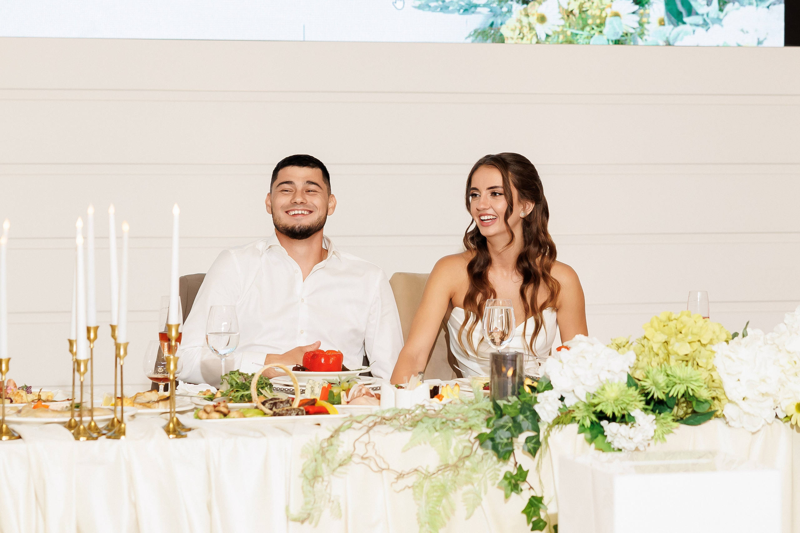 Eugen & Livia — Grand Elysee — Wedding Day. Servicii Foto și Video 067188353