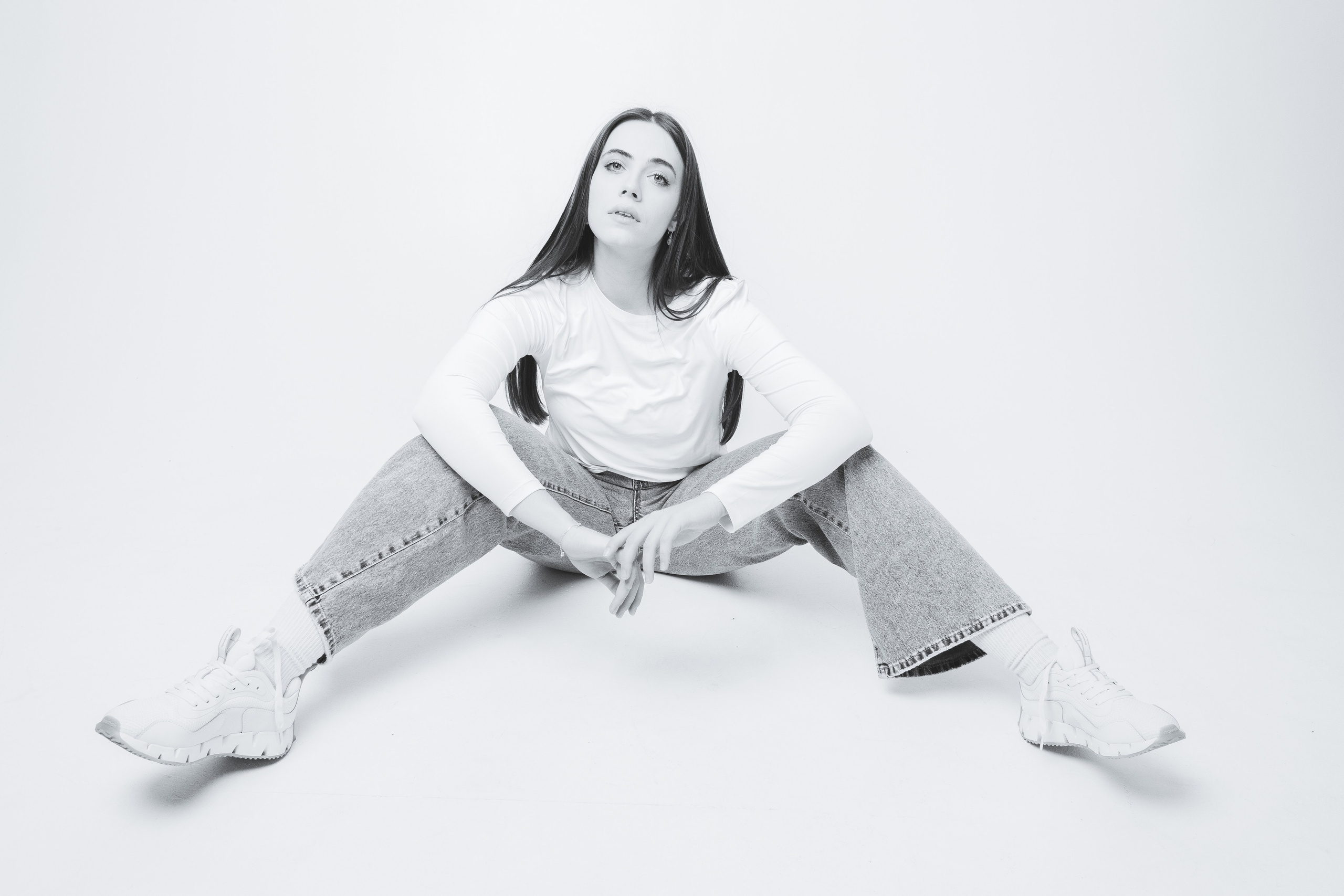 JULIA — STUDIO WORK. PORTRAIT AND LIFESTYLE PHOTOGRAPHER