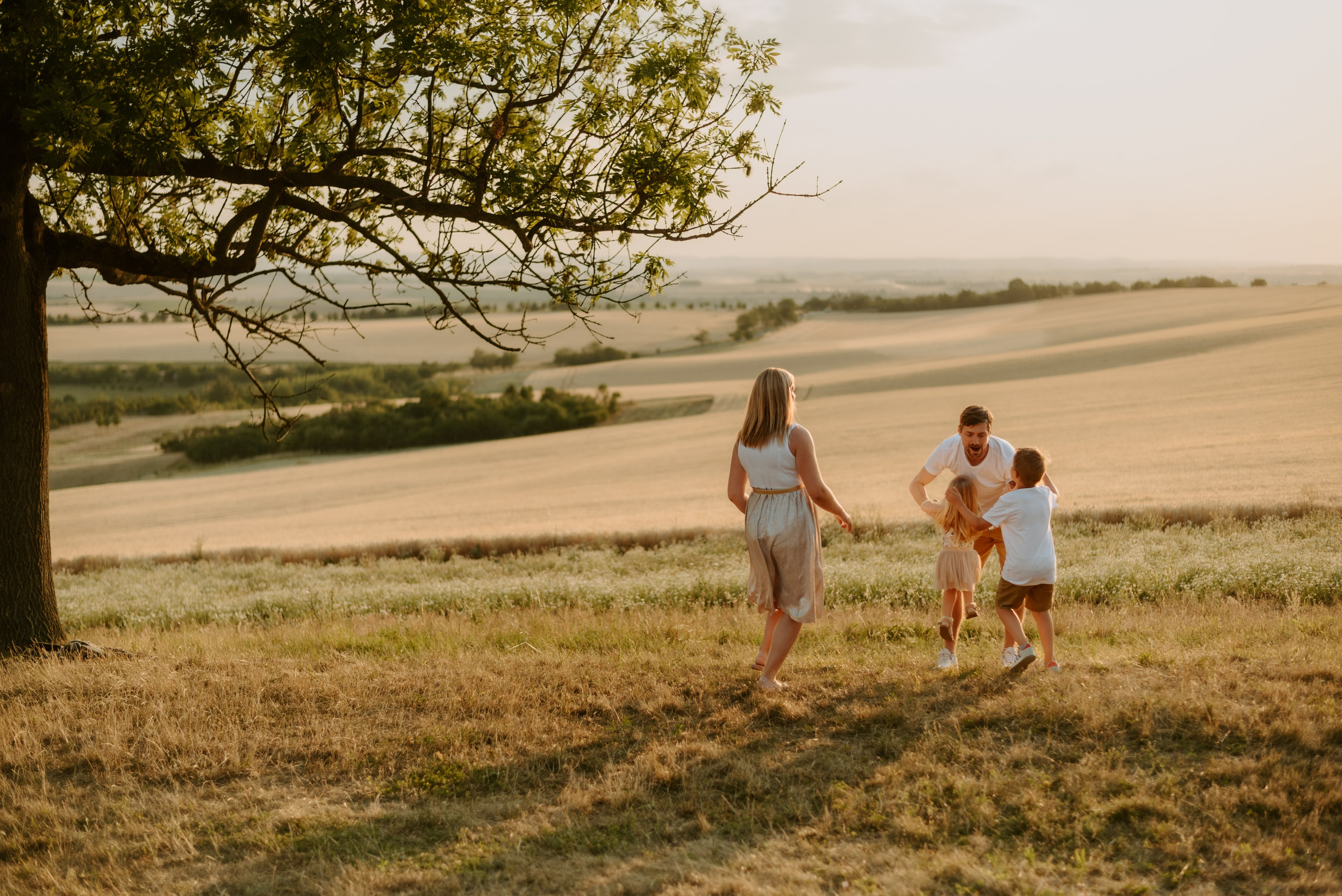 Lucka and family. Lifestyle, wedding and family photographer