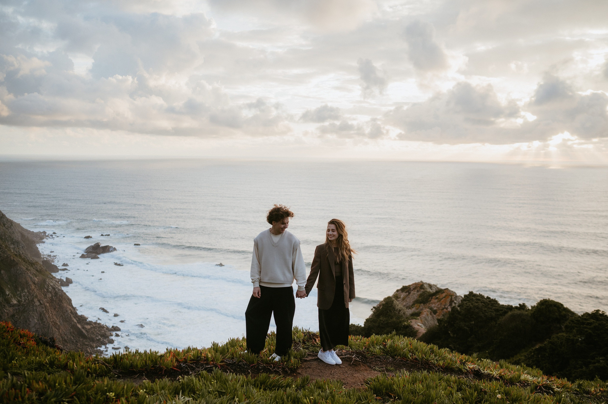 Praia da Ursa – ședință foto de cuplu într-un loc magic din Portugalia. Valentin Melen — wedding photographer