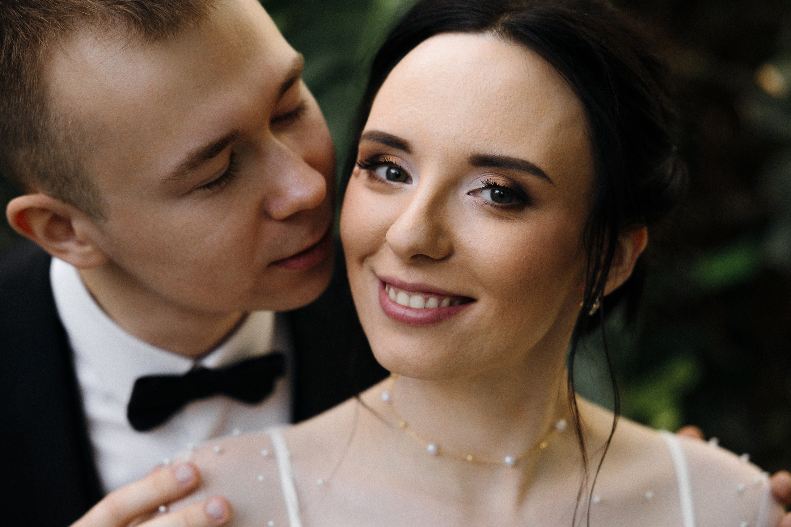 Яркая свадебная фотосессия в Доме Черноголовых, Рига, Латвия. Евгений Тимофеев | Свадебный и контент-фотограф и видеограф в Риге