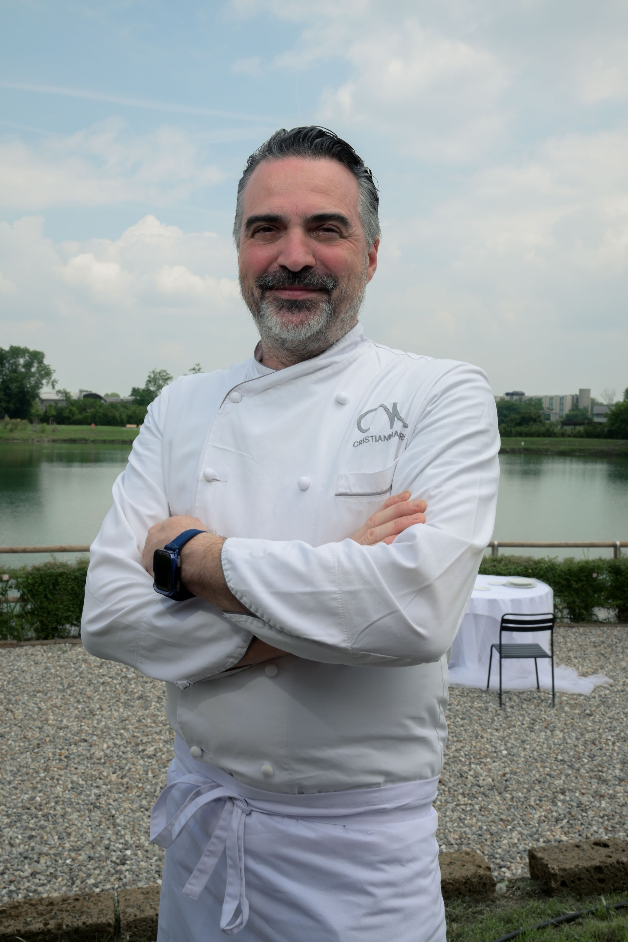 This is the right place to intimate wedding party: Italian kitchen, beautiful place with lake view