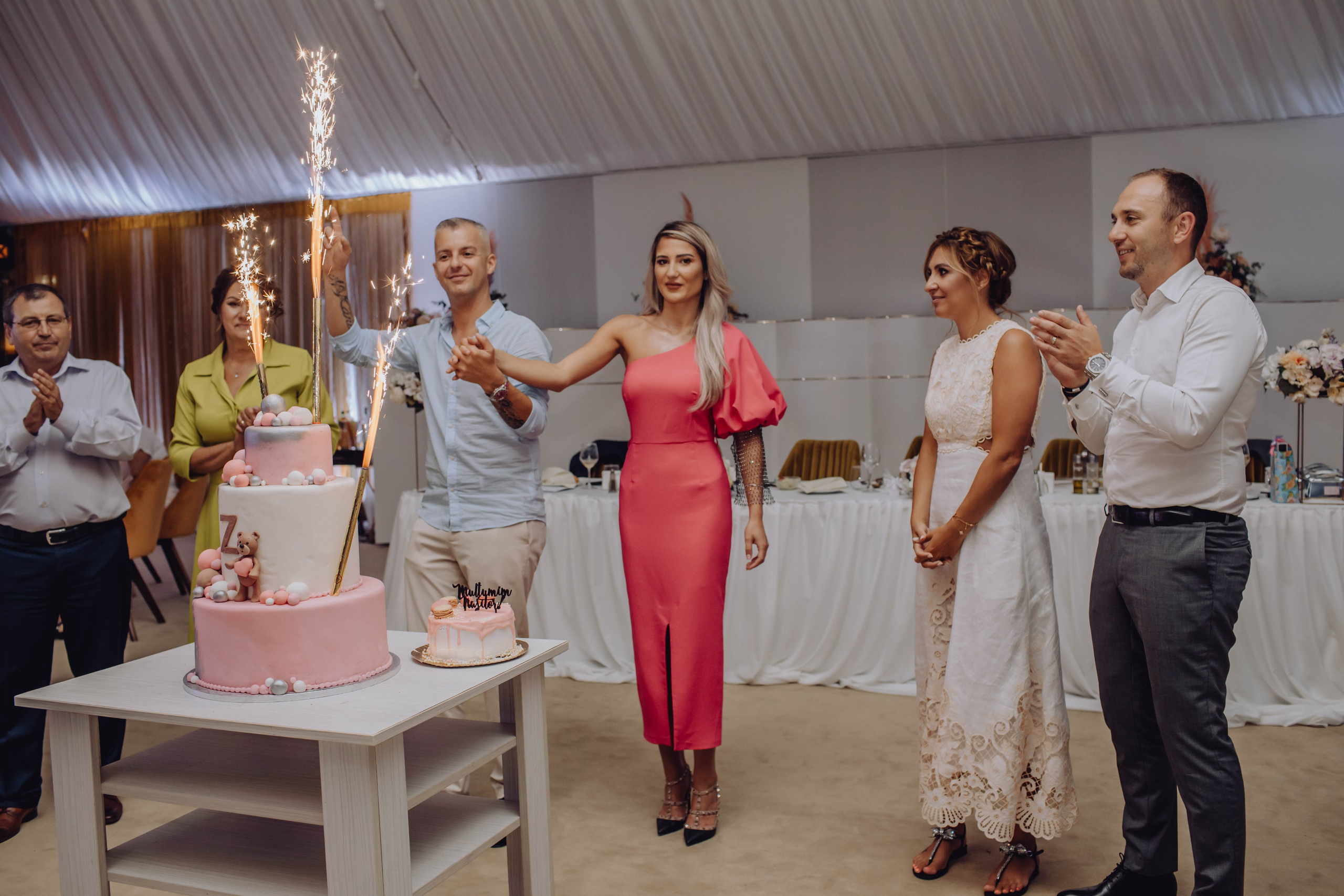 Zaira. Wedding & couple photographer from Romania Rut Vetan