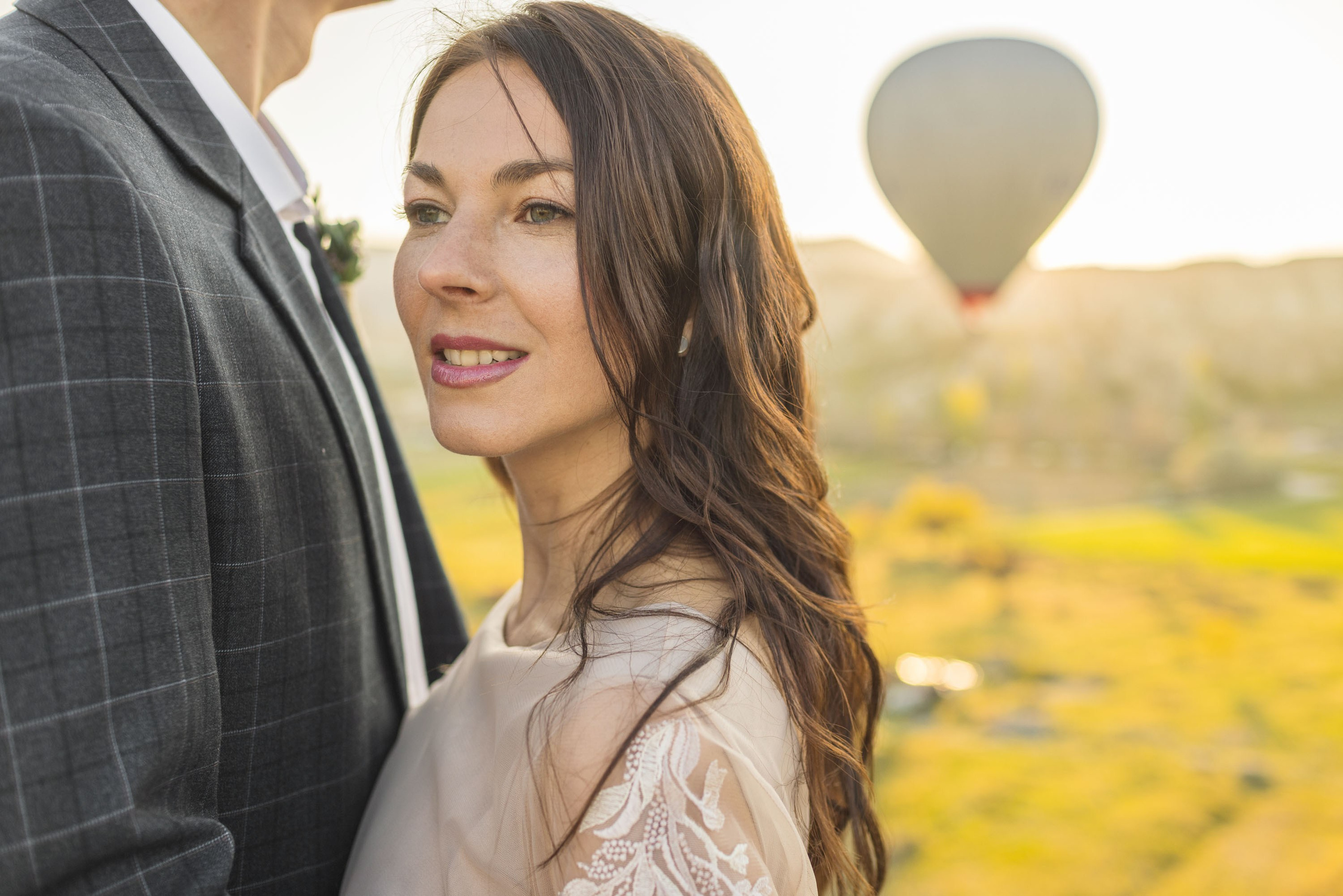 Magical Wedding Photoshoot in Cappadocia: Balloons, Caves, and Valleys. Julia Ganch I Fashion Wedding Photography I Cappadocia Turkey
