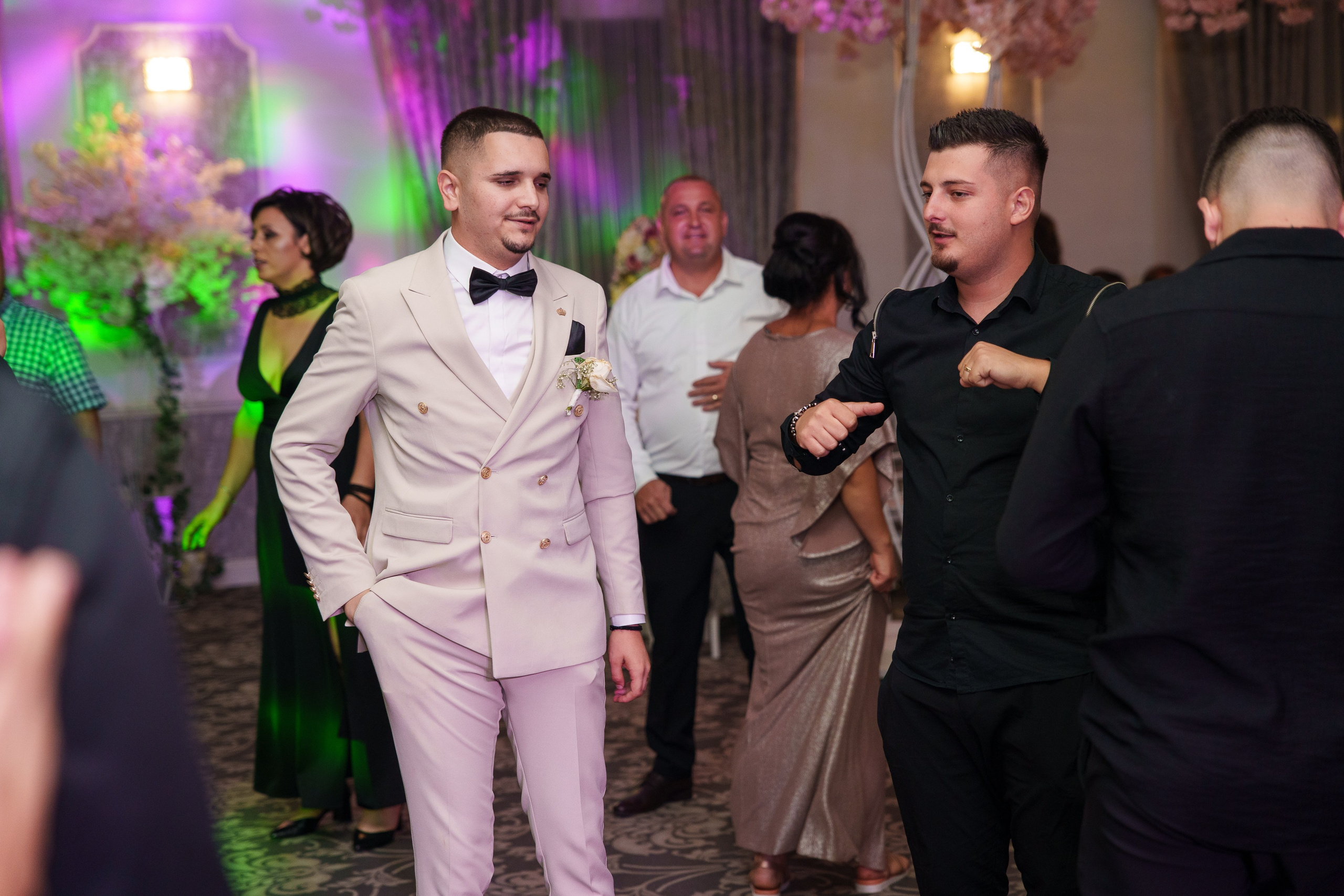 Bella & Adi. Foto Studio — Fotograf de evenimente, nunti, botezuri, portrete