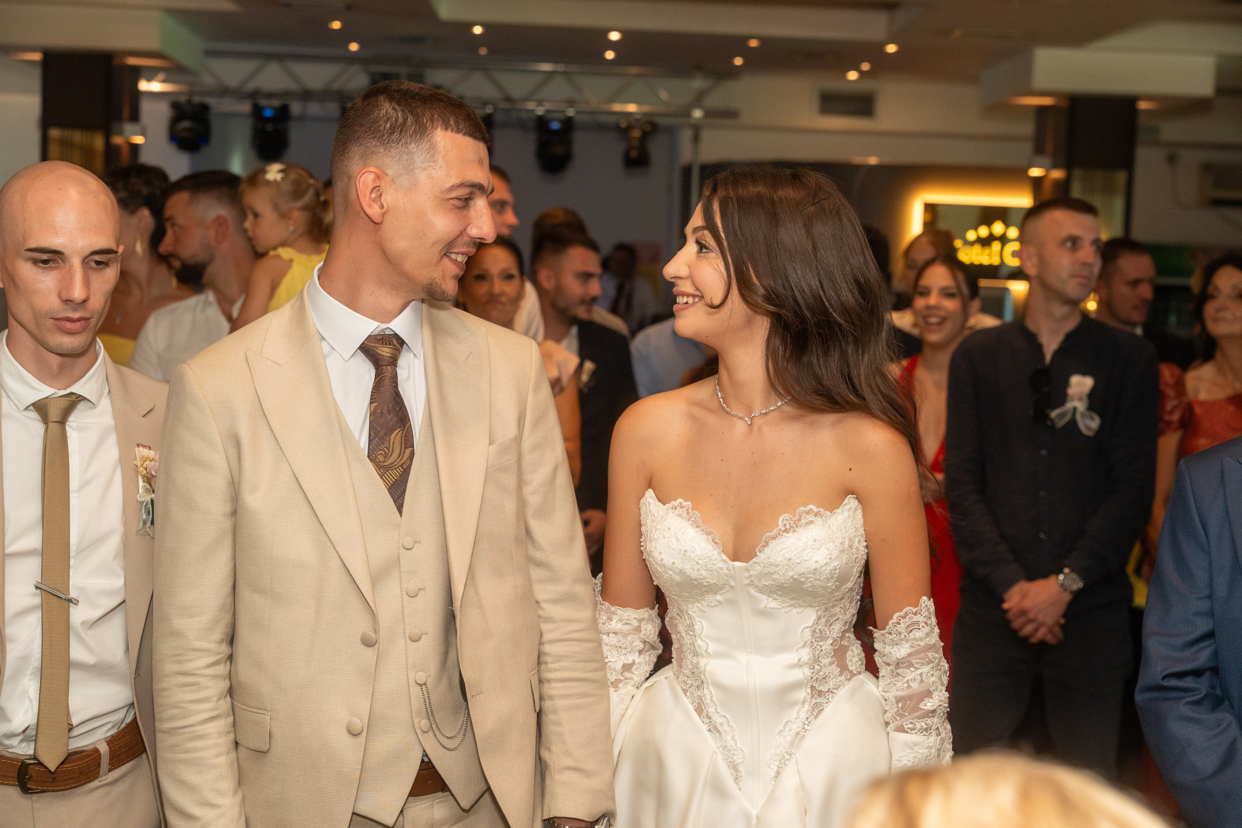 T&M. Fotografisanje i snimanje venčanja Srbija | ST Weddings