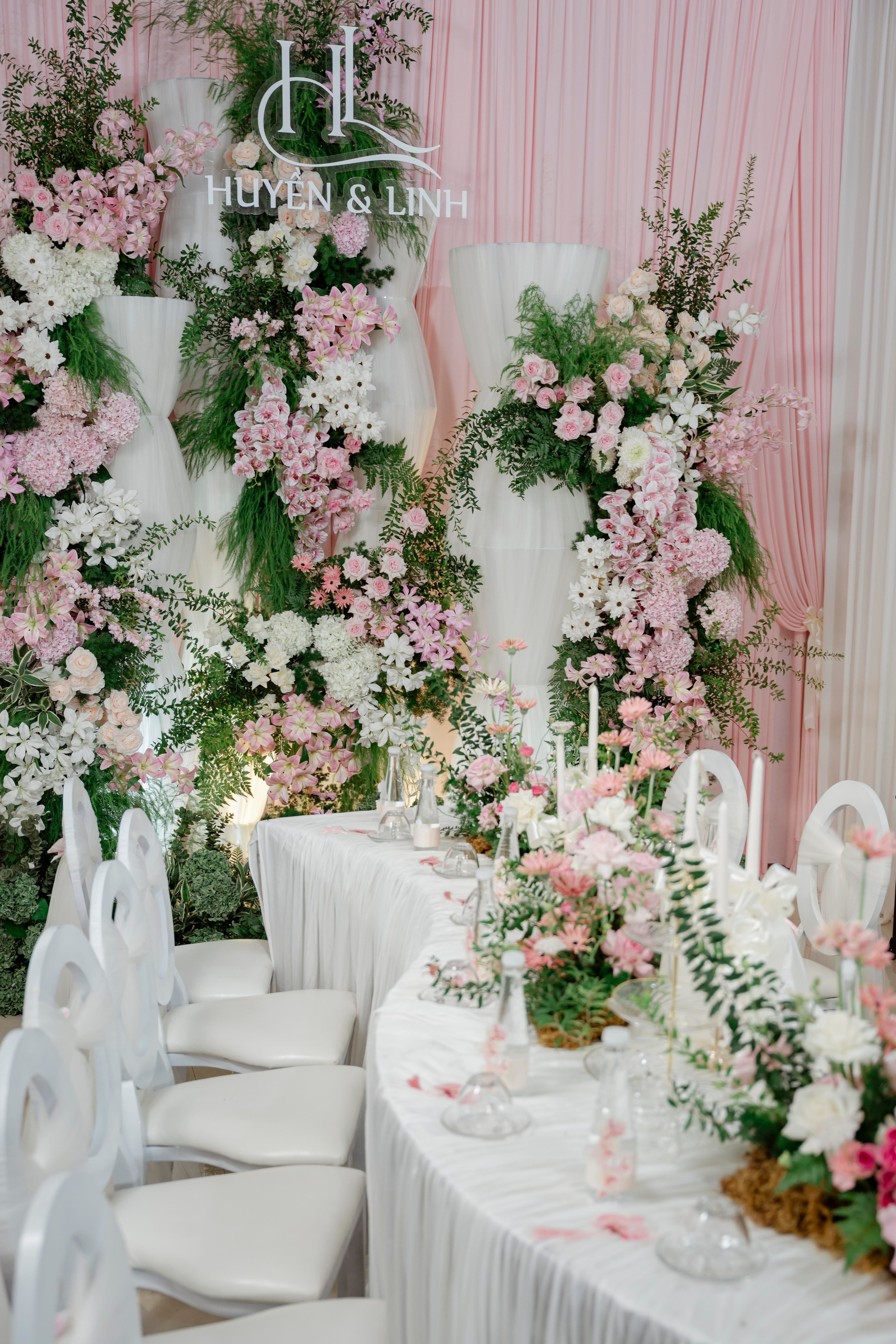 LINH & HUYEN. WEDDING PHOTOGRAPHER IN VIETNAM