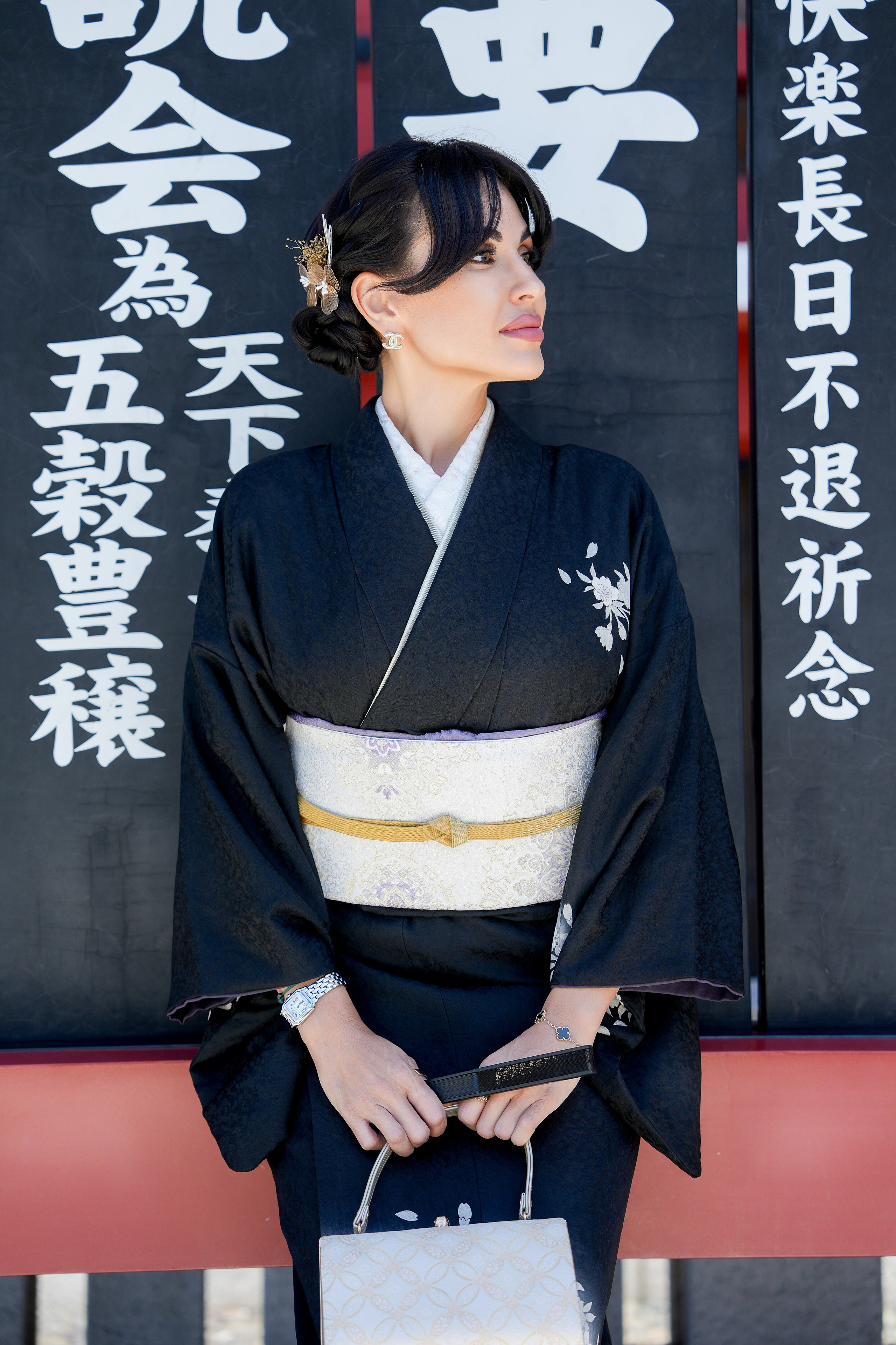 Съёмка в Кимоно возле храма. Фотограф в Токио Япония