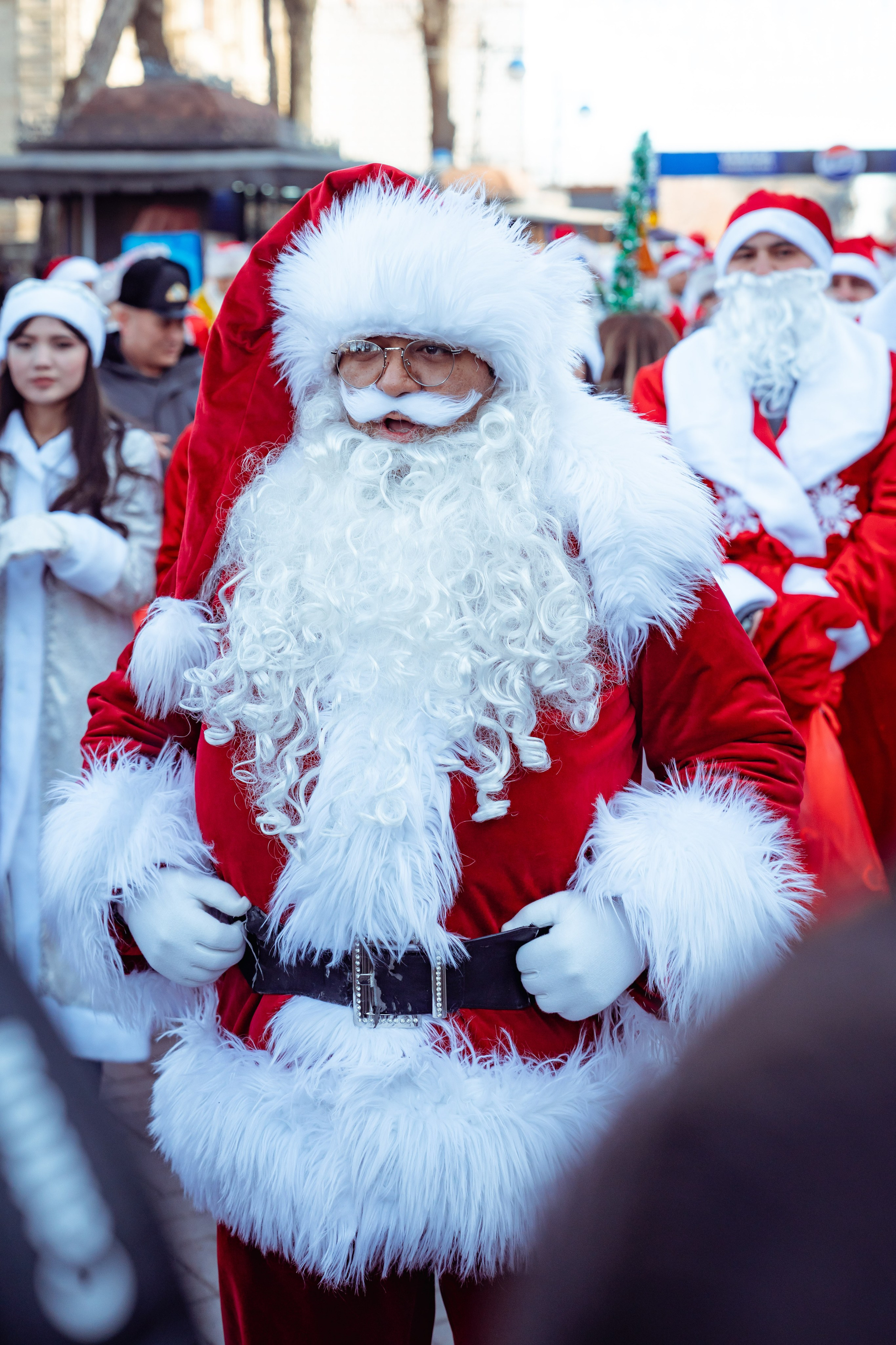 Парад Дедов Морозов. Георгий Намазов | Фотограф в Ташкенте
