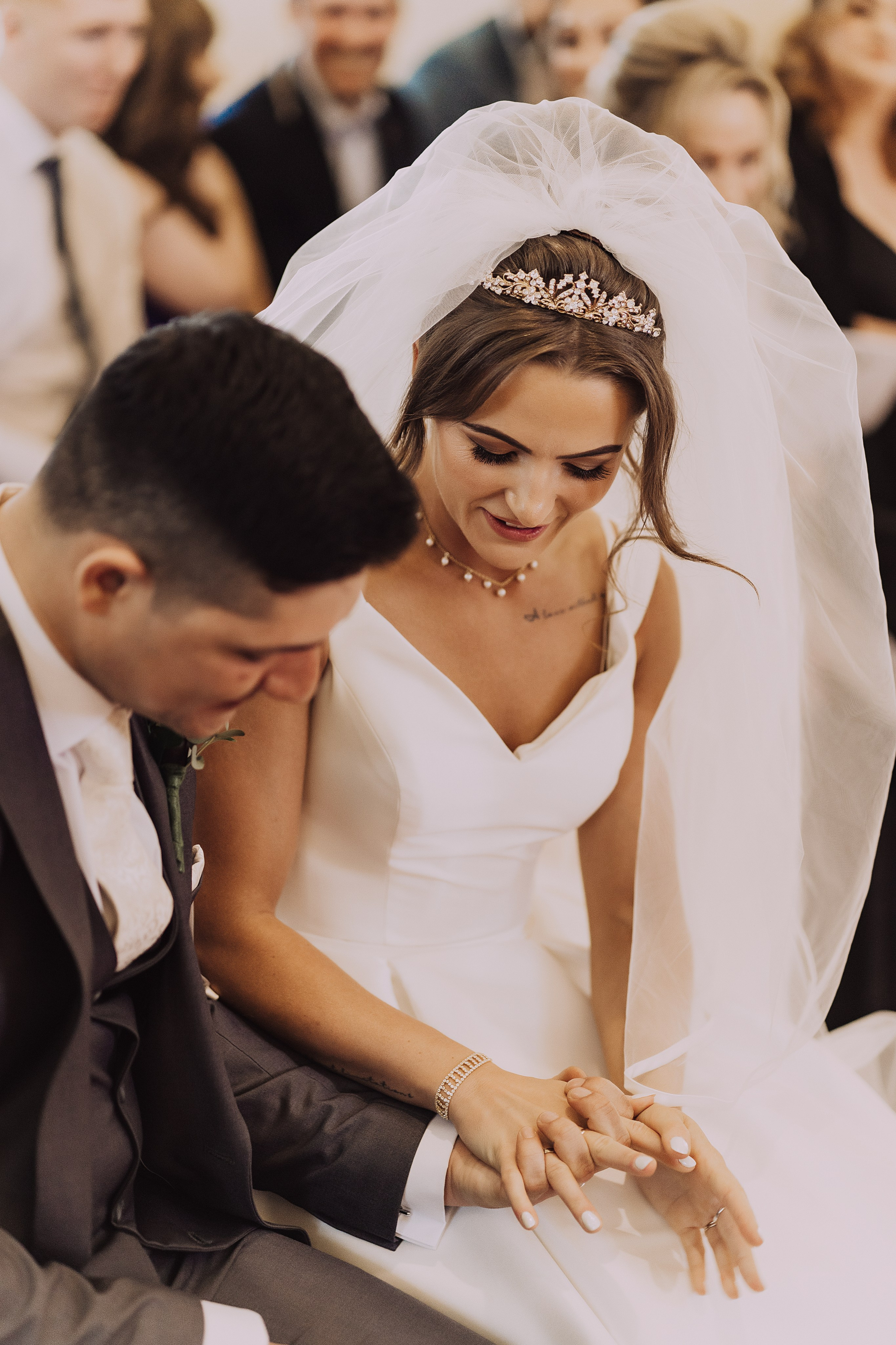 Megan & Oneias. Main