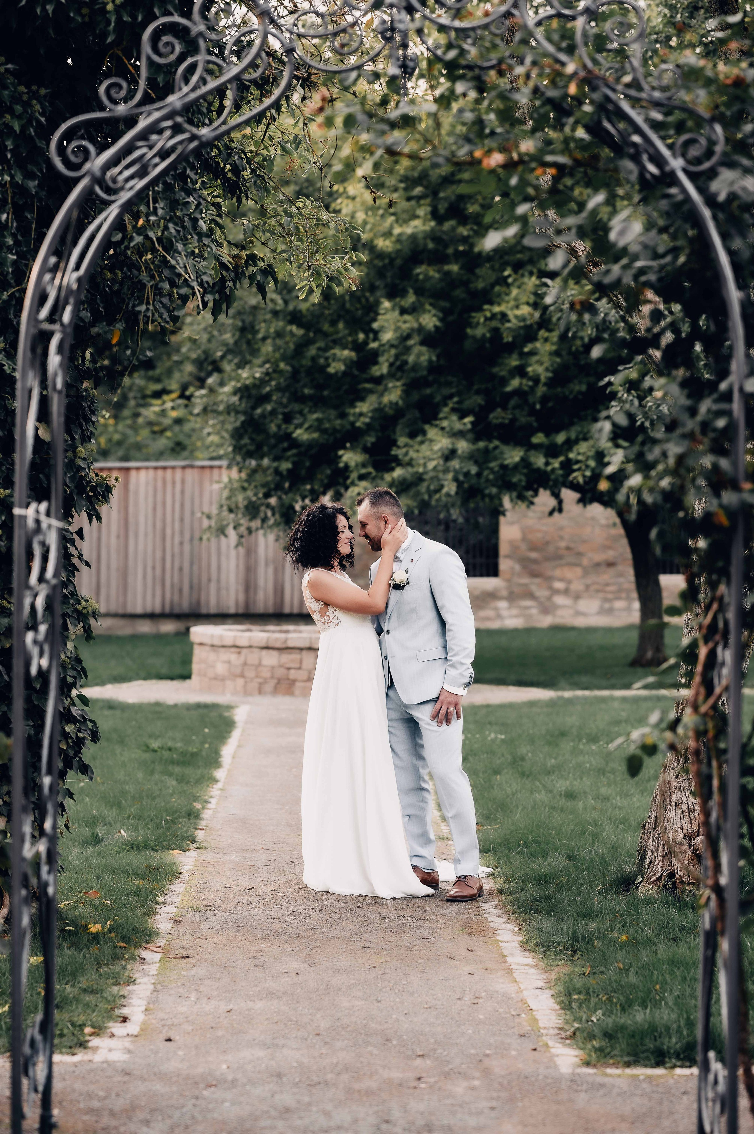 Freie Trauung in Würzburg – Marius & Carmen. Authentische, emotionale, zeitlose Hochzeitsfotografie aus Albstadt