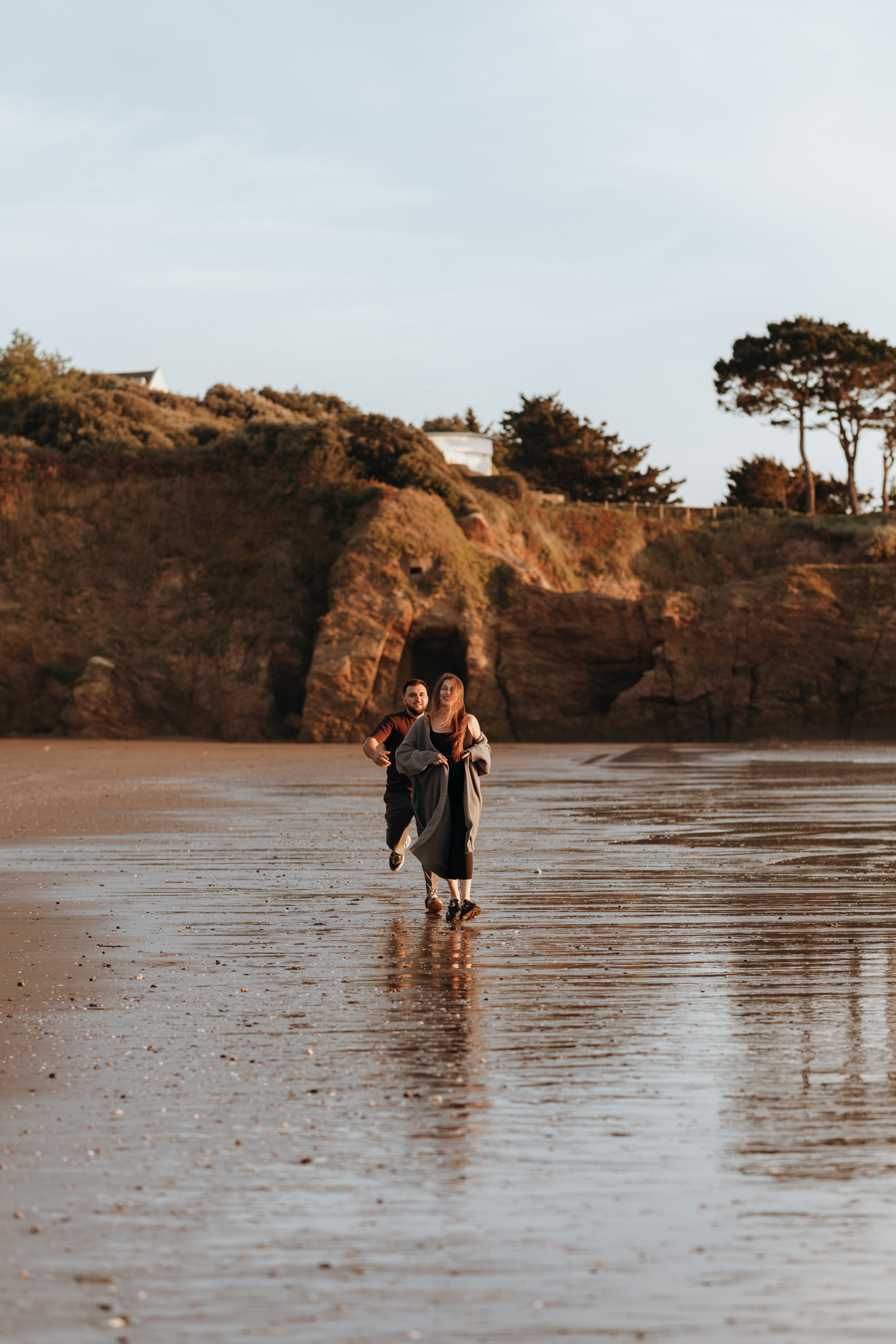 Sunset maternity photoshoot. Annah Louwagie — Lifestyle photographer for couples, families & brands | France & worldwide