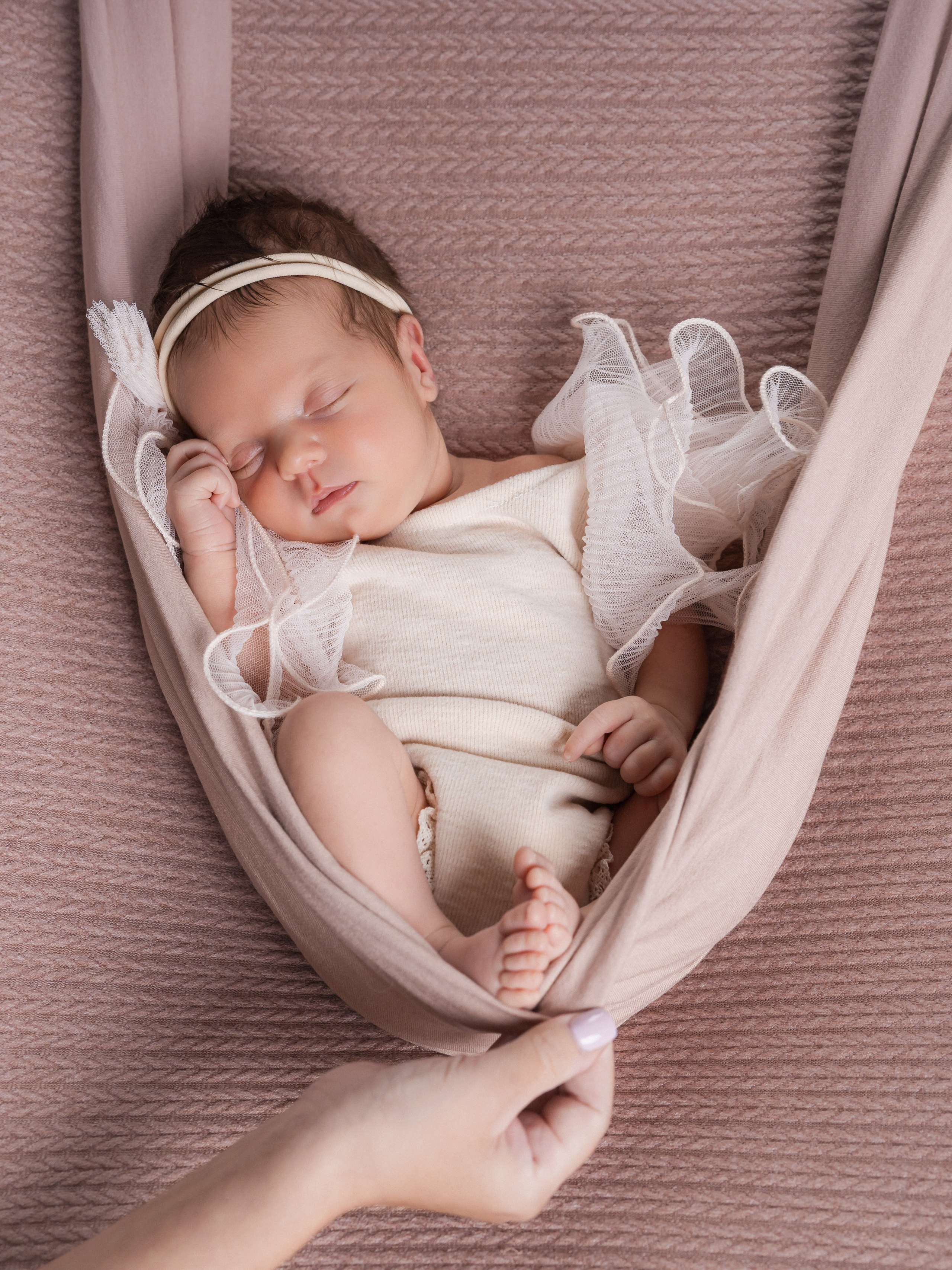 První dny života. Rodinná, těhotenská, newborn a lifestyle fotografka v Písku Oxana Telupilova