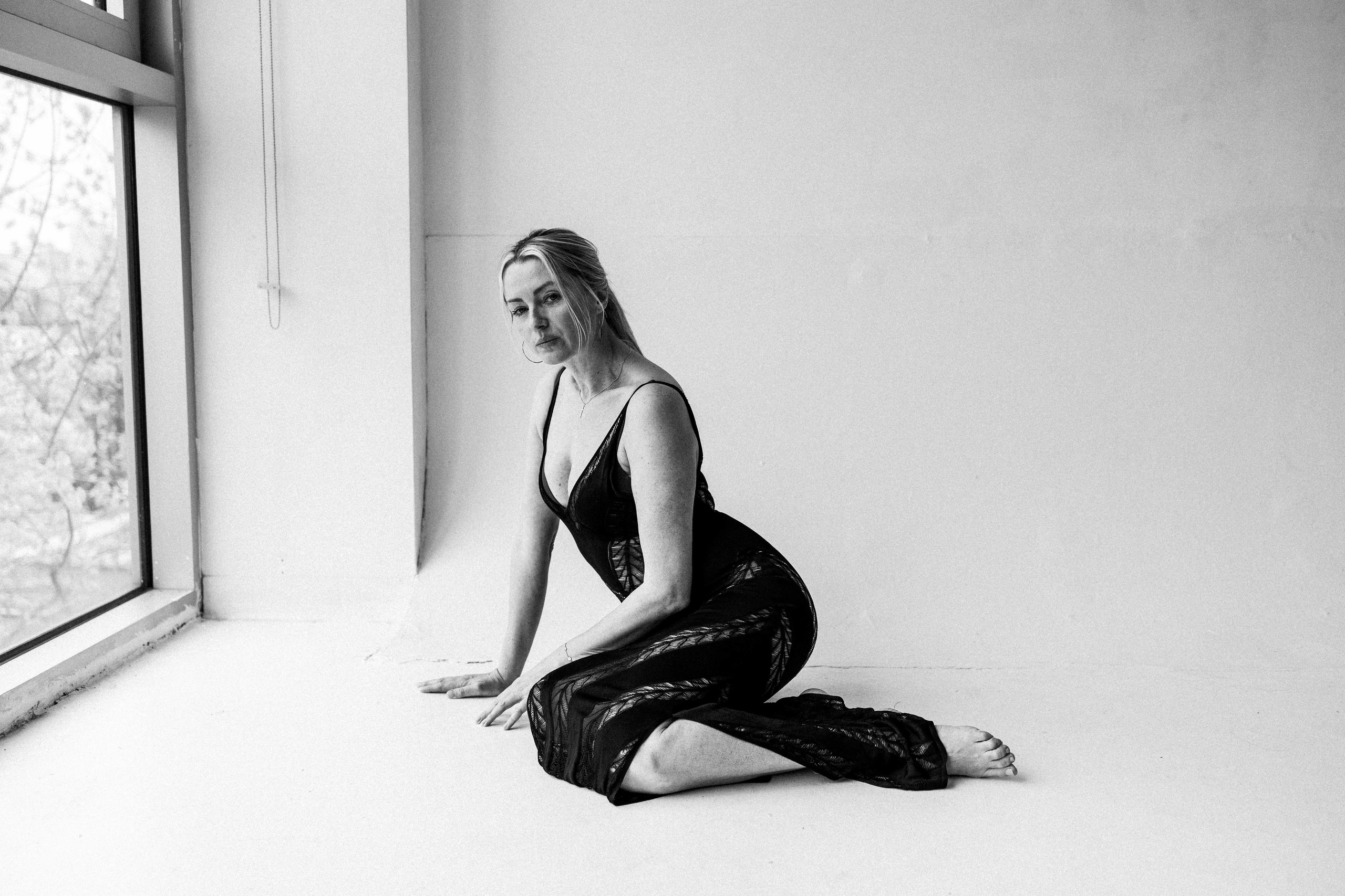 A. Rawnoir- Portrait photography by Daria Paliy.Timeless black&white portraits of women in NYC area