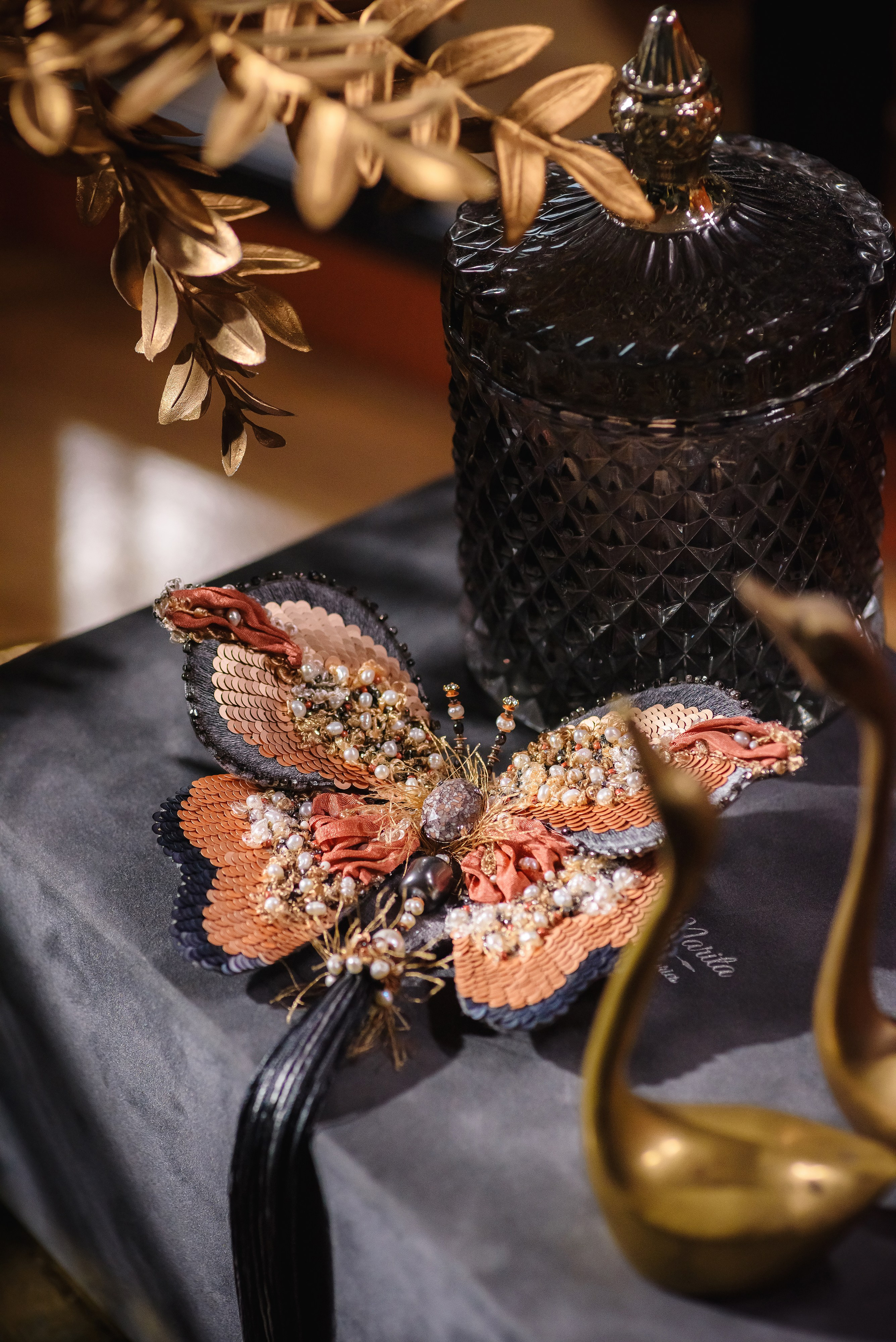 Embroidery of Inga Marita School. Fotogrāfs Rīgā. Gīmenes, individuālās un dažādu produktu fotosesijas