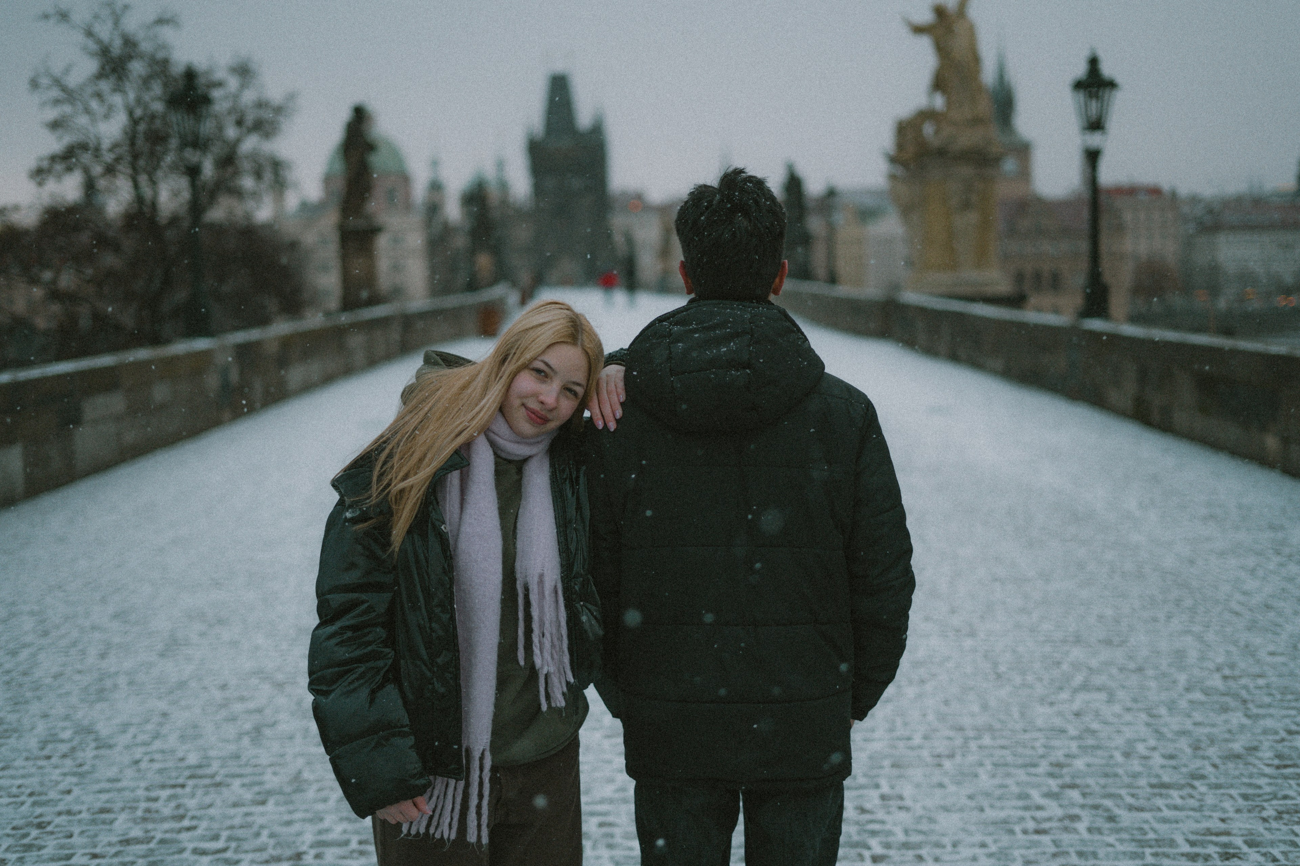 Příběhy z pražských uliček. Jana Holubová | Svatební, párová a rodinná fotografka v Praze