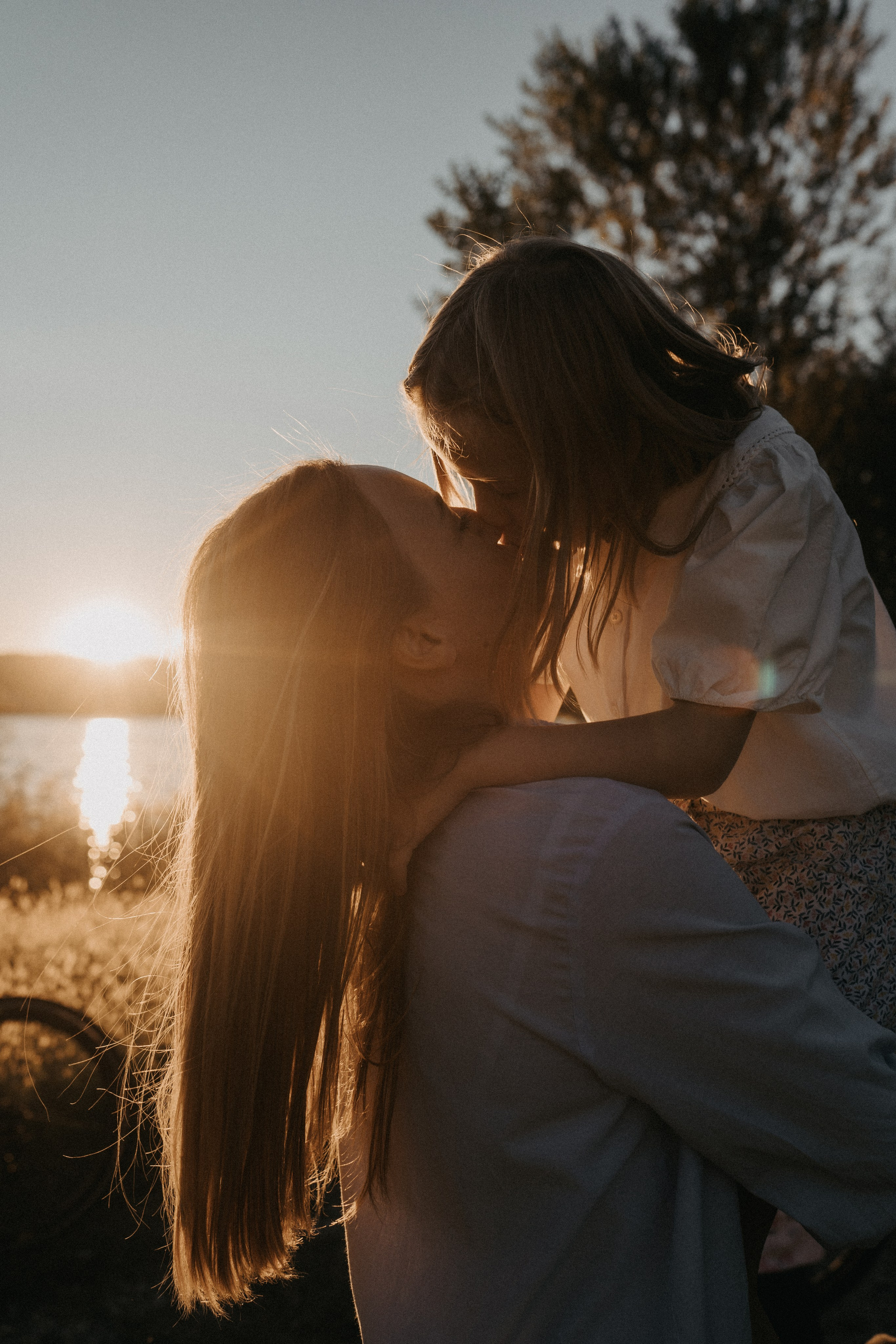 Shooting gravidanza e neonati in location naturali sul Lago Maggiore