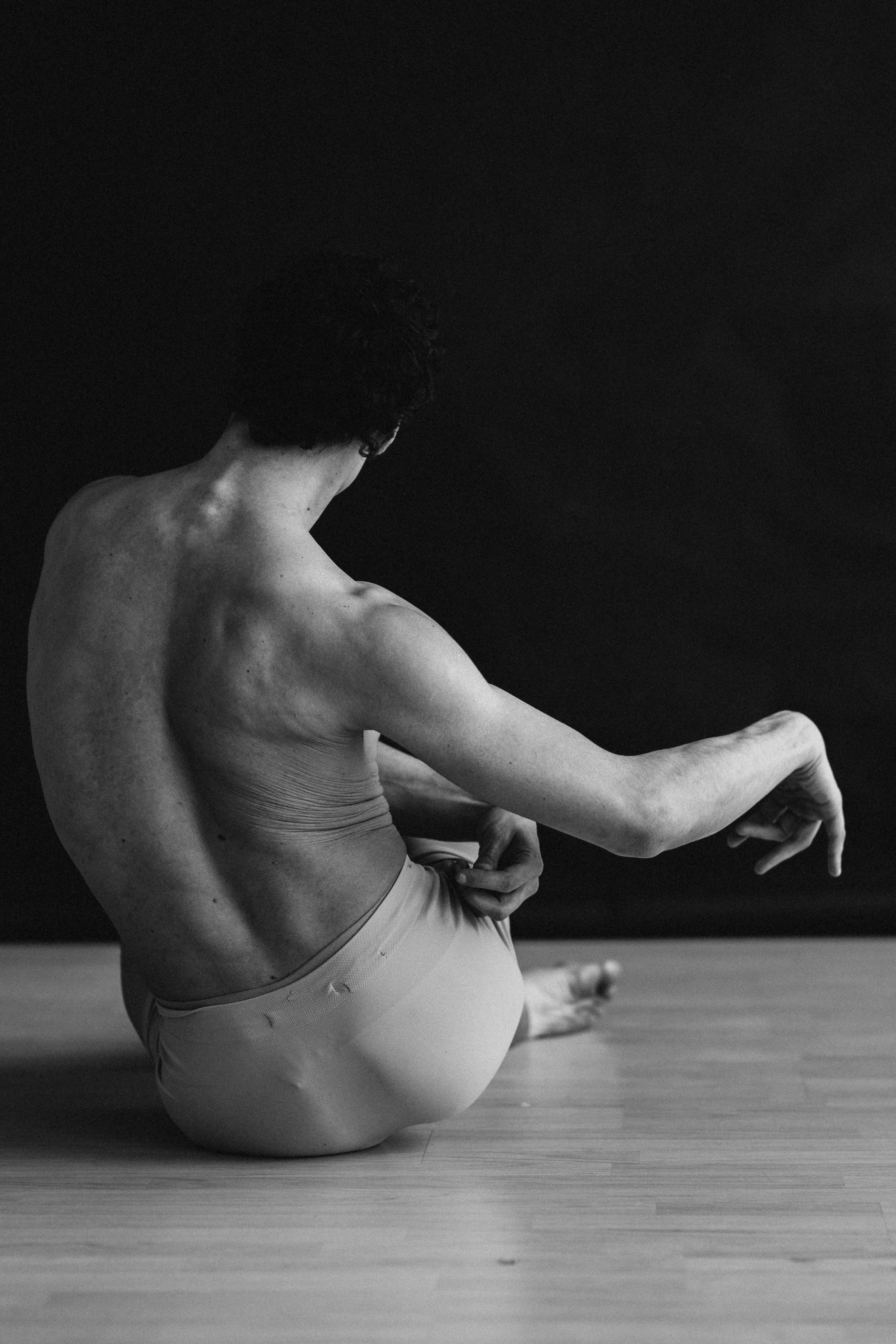 DANCERS. Victoria Olonen – Cinematic Portrait Artist | Helsinki & Europe