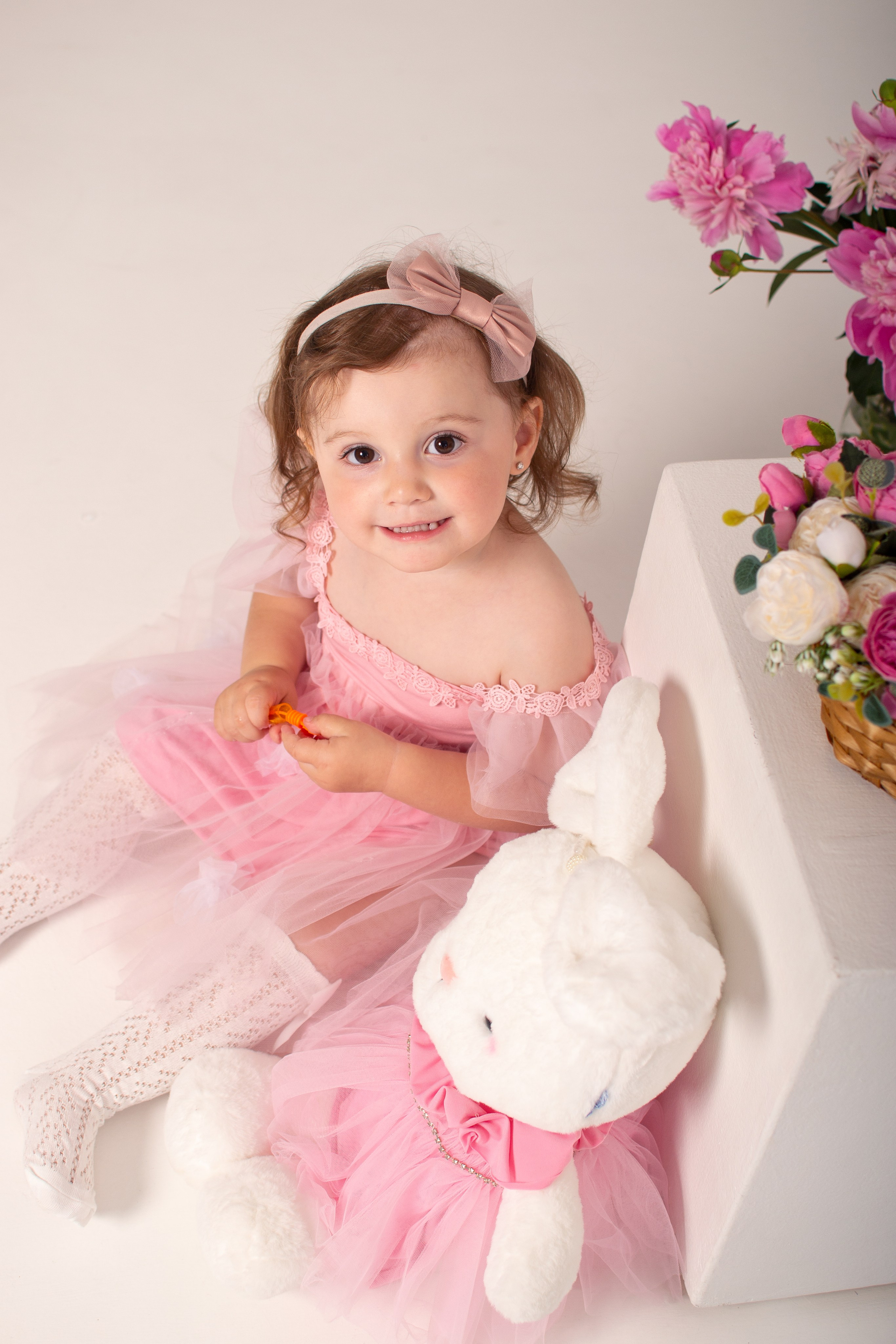 Фотосессия с пионами. Фотограф новорожденных в Темиртау и Караганде Любовь Жукова newborn