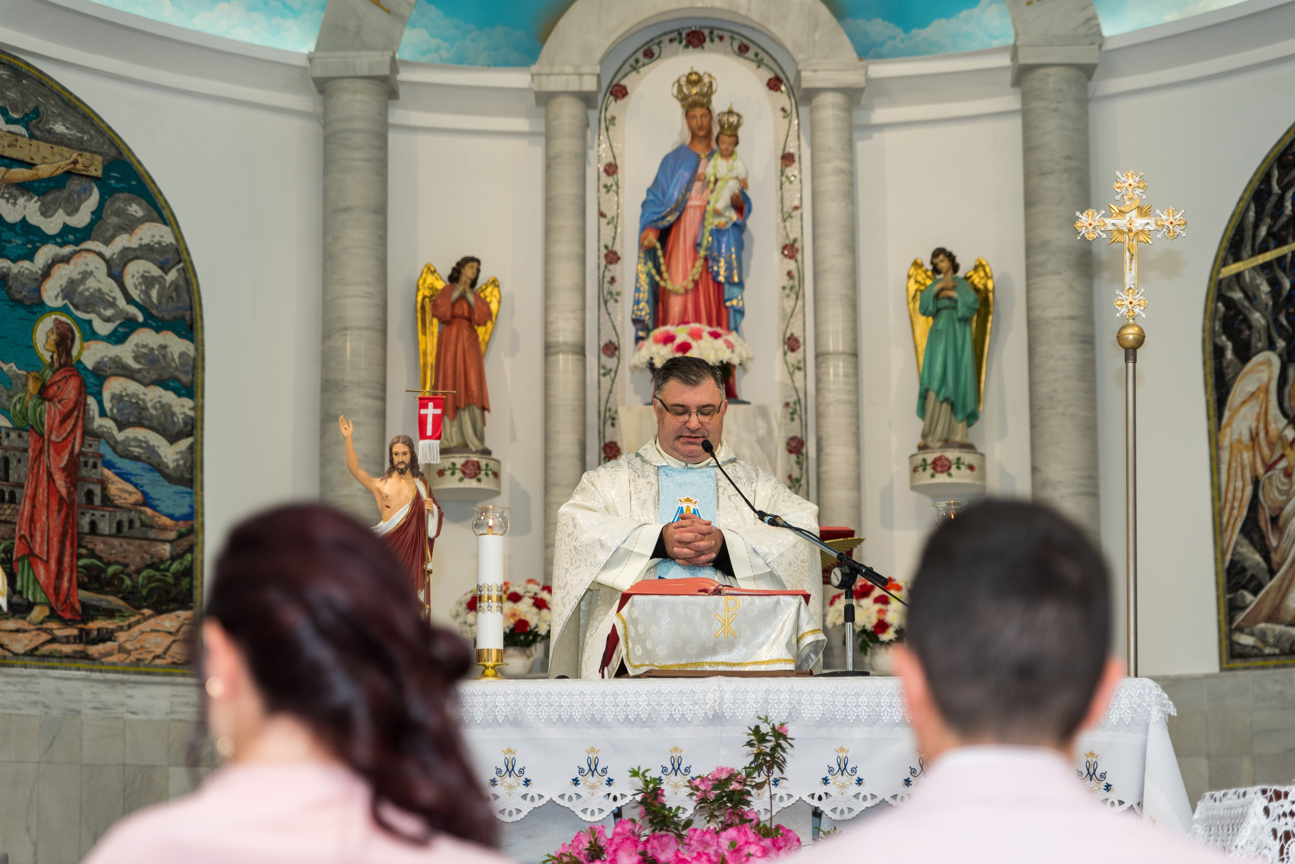 Catholic baptism photographer, church photo session, baby photos, professional baptism photographer Bucharest, family photo session, baby photo session, baptism photos at home, baby preparation photos, baby baptism, baptism customs, baptism photographer, baptism photo offer , professional photographer Bucharest, baptism.