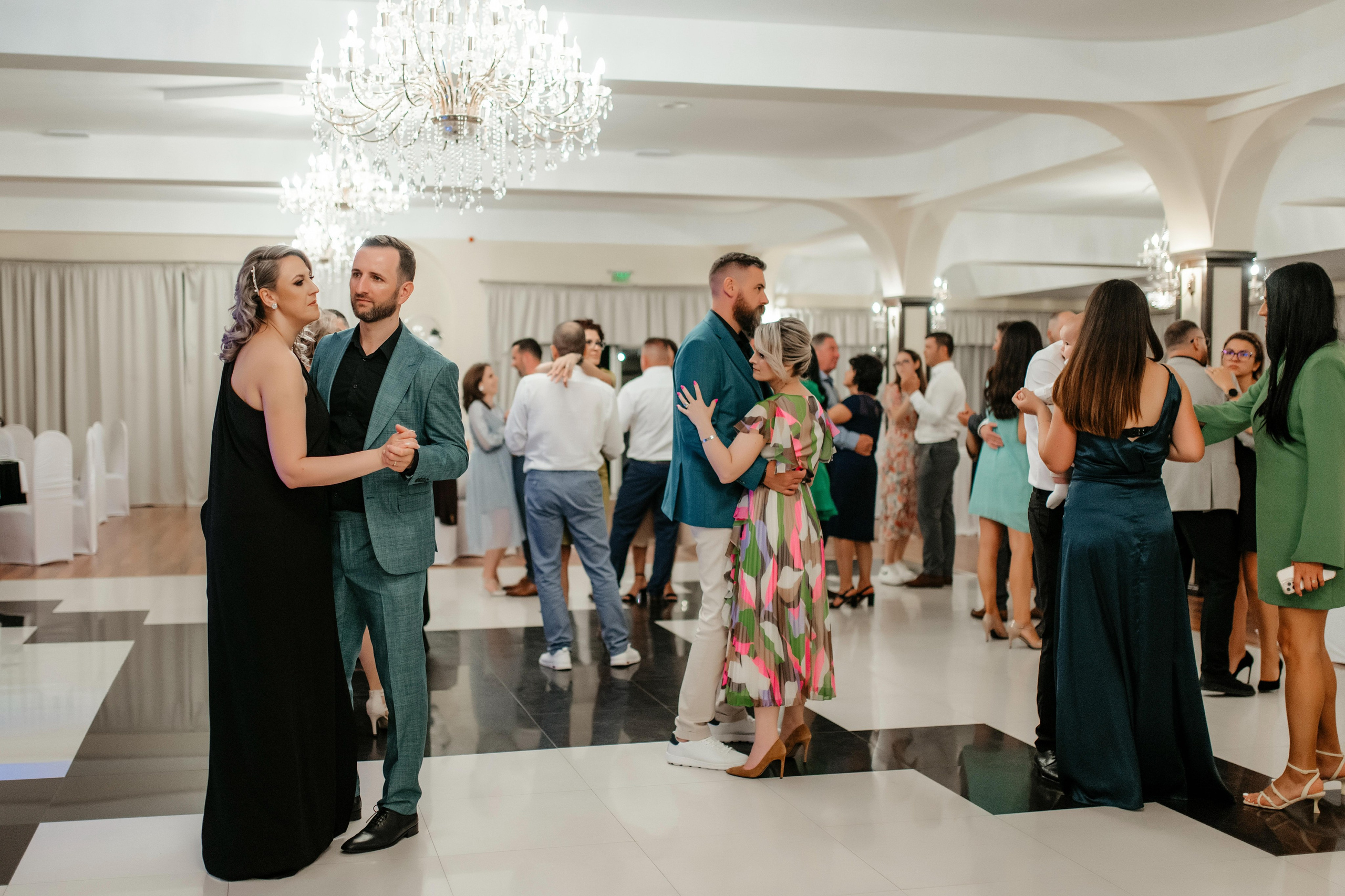 Aris Andrei. Fotograf si Videograf | Nuntă-Botez