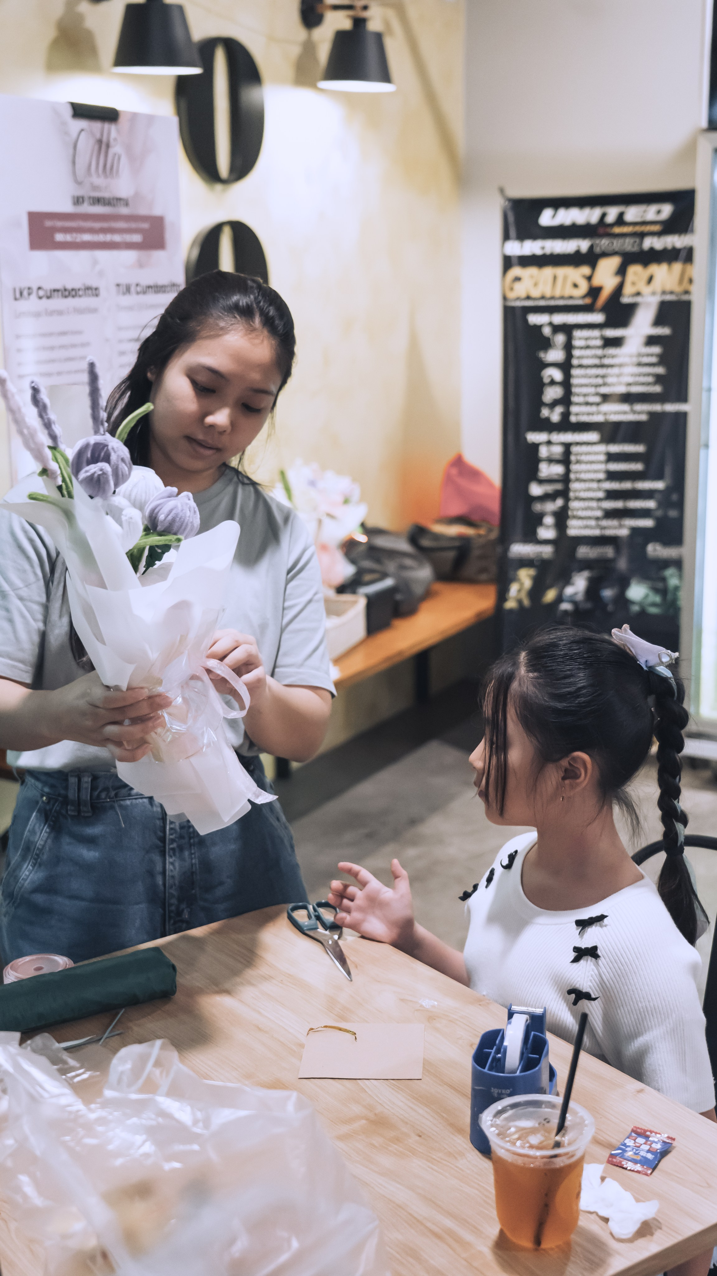 Pipe Cleaner Flower Workshop. Aro Salaka Event Photography