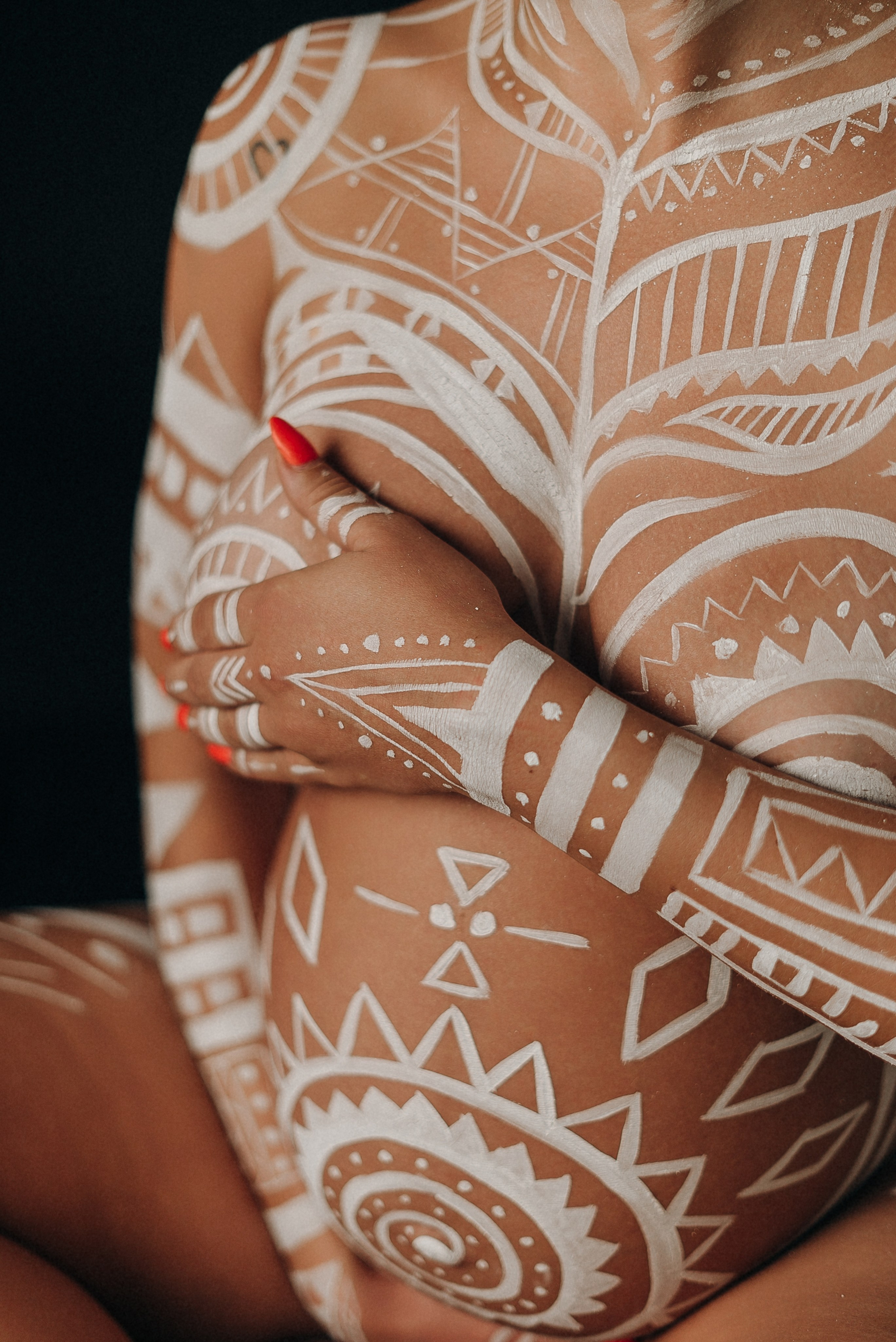 Maternity photoshoot with painted belly. Портретный и семейный фотограф в Лимассоле Кипр Анна Руссу