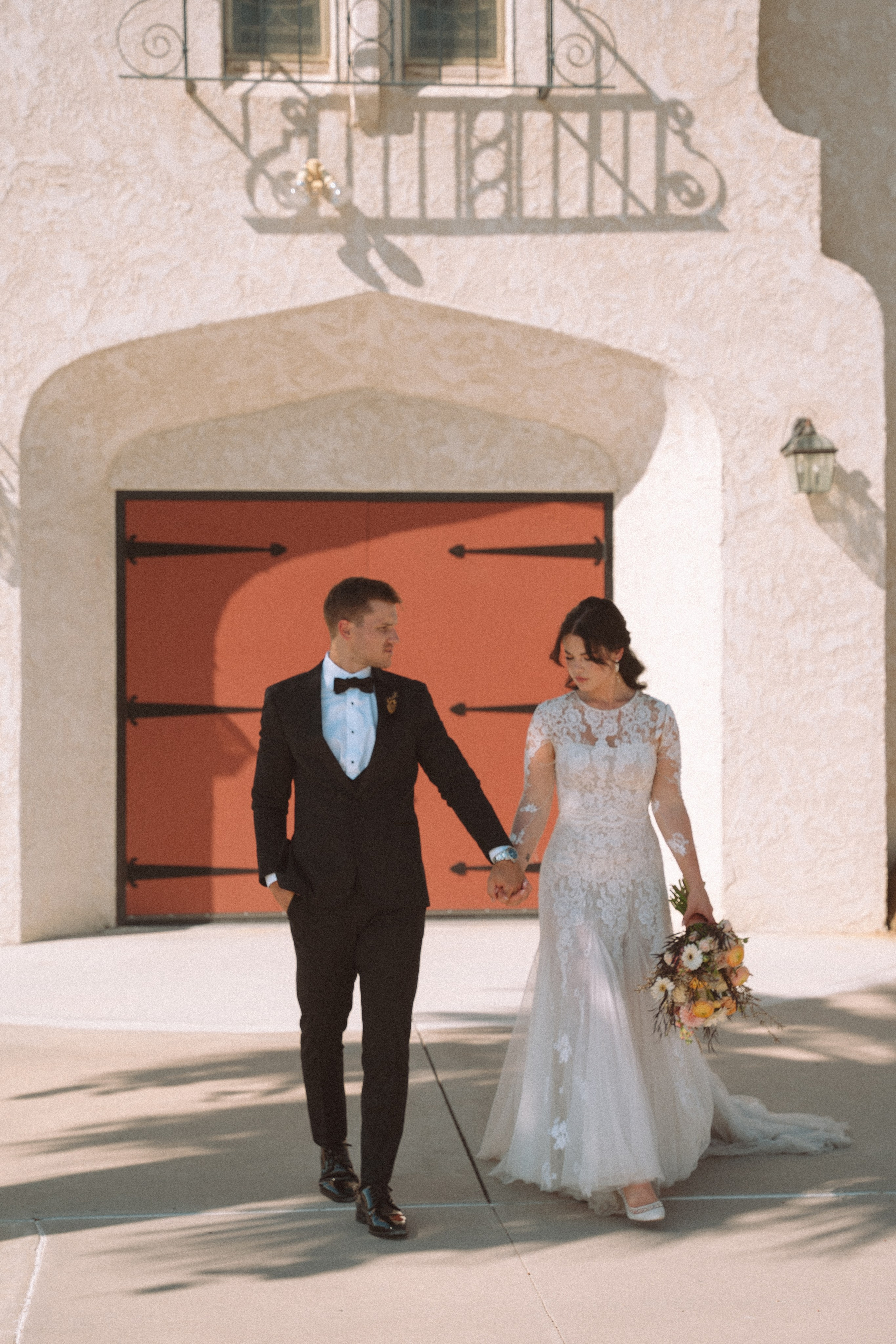 Joshua Tree wedding. Joshua tree elopement. Wedding for 2. Wedding photographer Joshua Tree. Elopement photographer in Joshua Tree. Couples photographer in Joshua Tree. Elopement in Joshua Tree