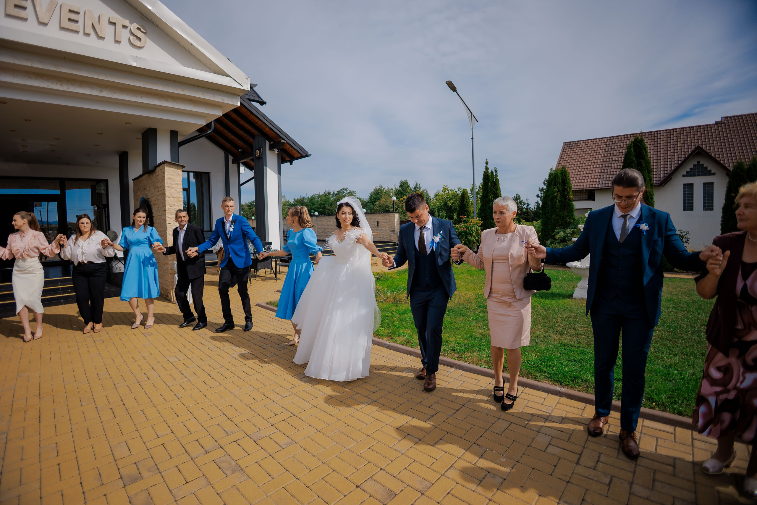 Loredana & Emilian – Ziua Nunții | Videografie - fotografie Botez Suceava, Iași, Botoșani. Servicii foto-video profesionale, pentru momente de neuitat